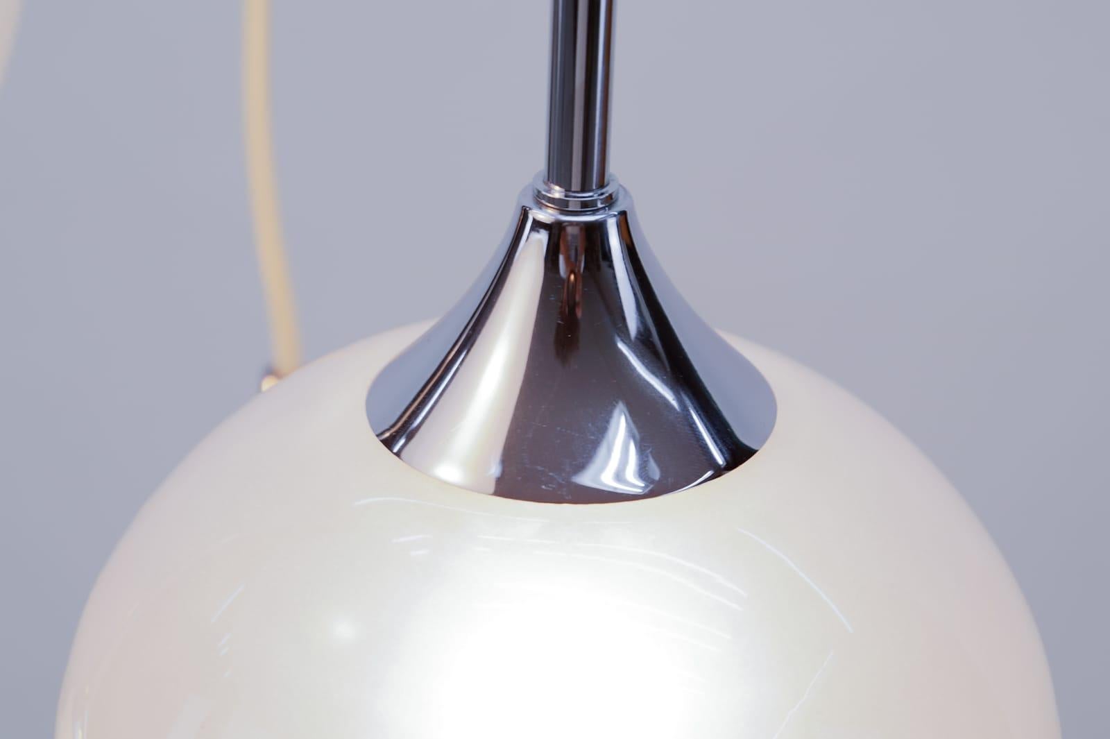 Très rare lampe à cascade en verre au lait d'Italie, années 1960 en vente 2