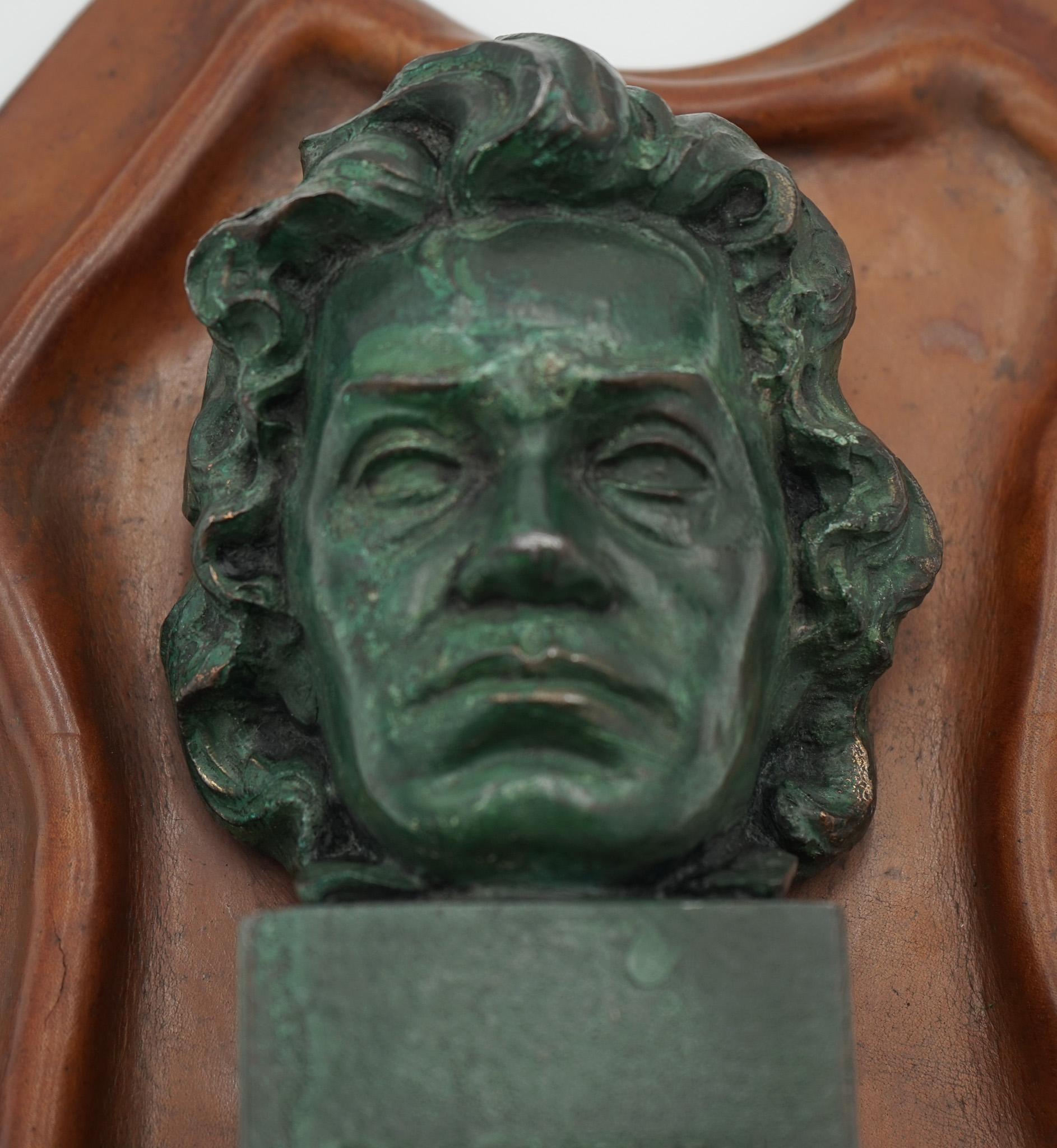 VERY RARE MOZART AND BEETHOVEN LEATHER BOOKENDS WITH LOVELY PATiNA For Sale 3