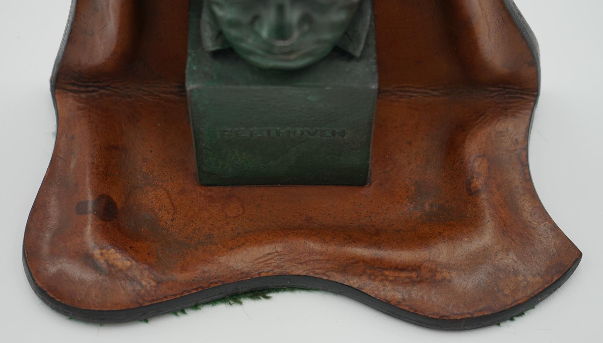 VERY RARE MOZART AND BEETHOVEN LEATHER BOOKENDS WITH LOVELY PATiNA For Sale 4