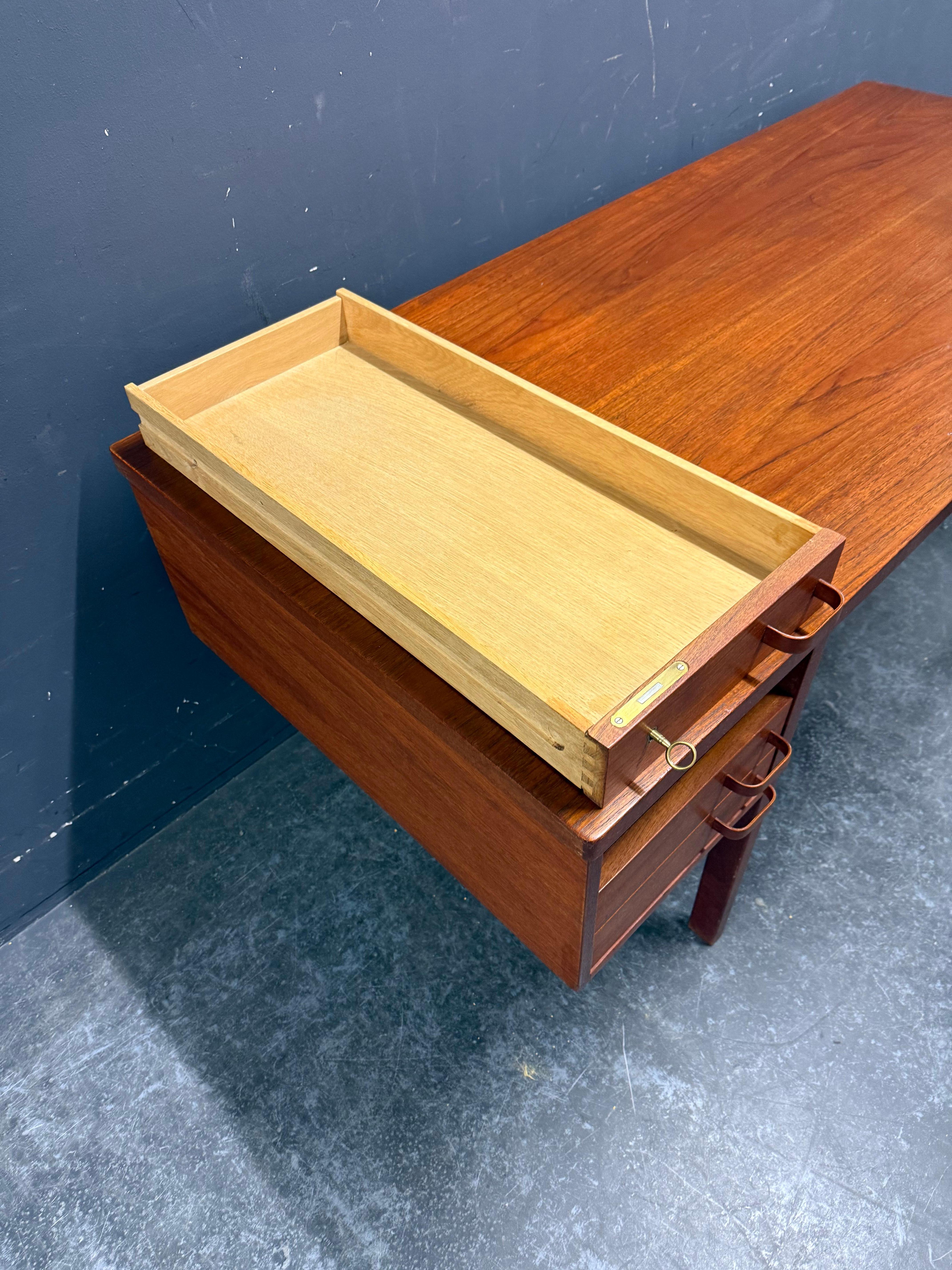 très rare bureau Nanna & Jørgen Ditzel n° 135 en vente 5