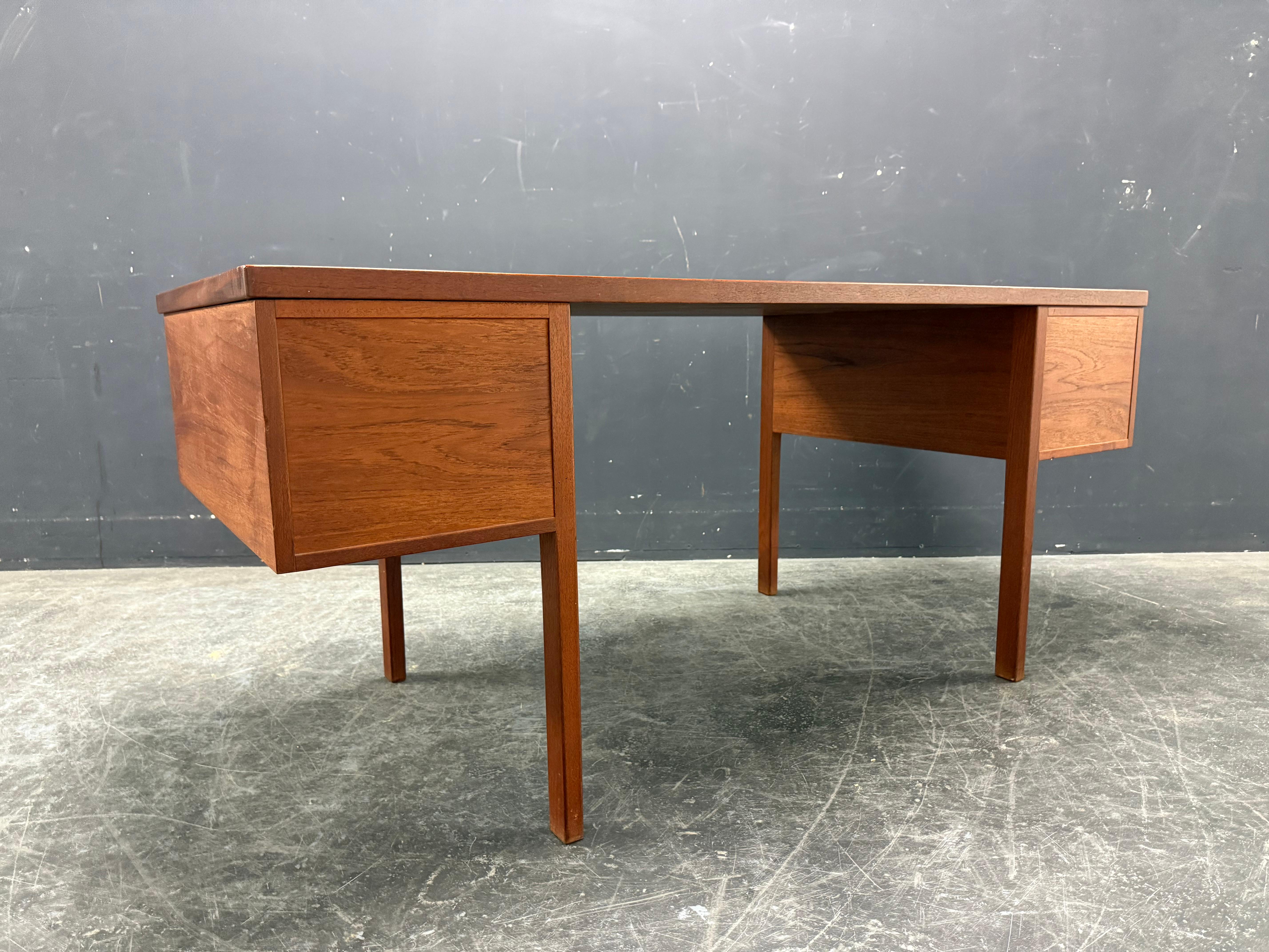 Danois très rare bureau Nanna & Jørgen Ditzel n° 135 en vente