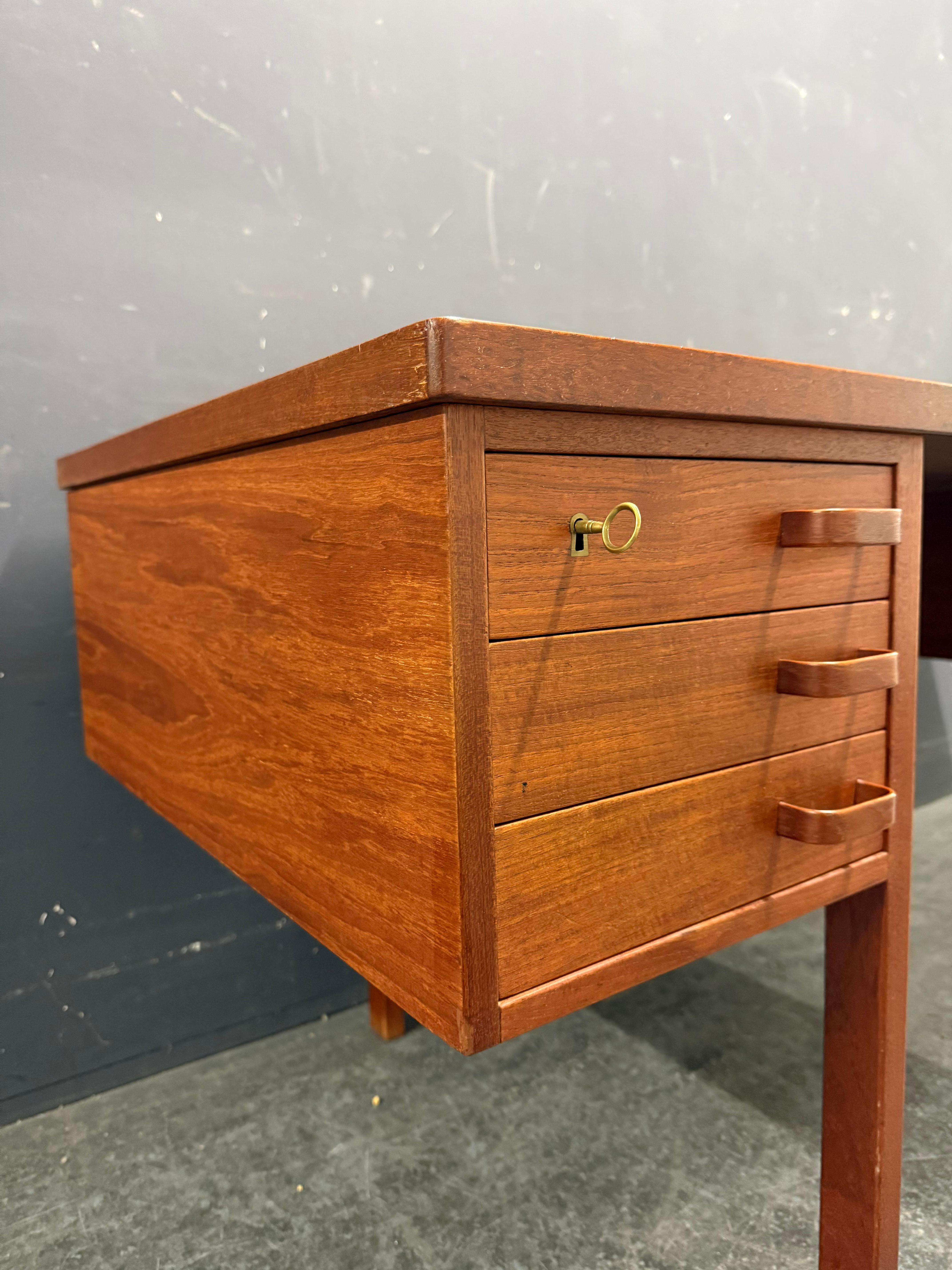 très rare bureau Nanna & Jørgen Ditzel n° 135 en vente 1