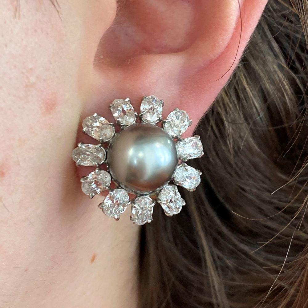 Wir stellen ein exquisites Paar Ohrringe vor, das zeitlose Eleganz und unvergleichliche Seltenheit ausstrahlt - die natürlichen Salzwasser-Ohrringe 