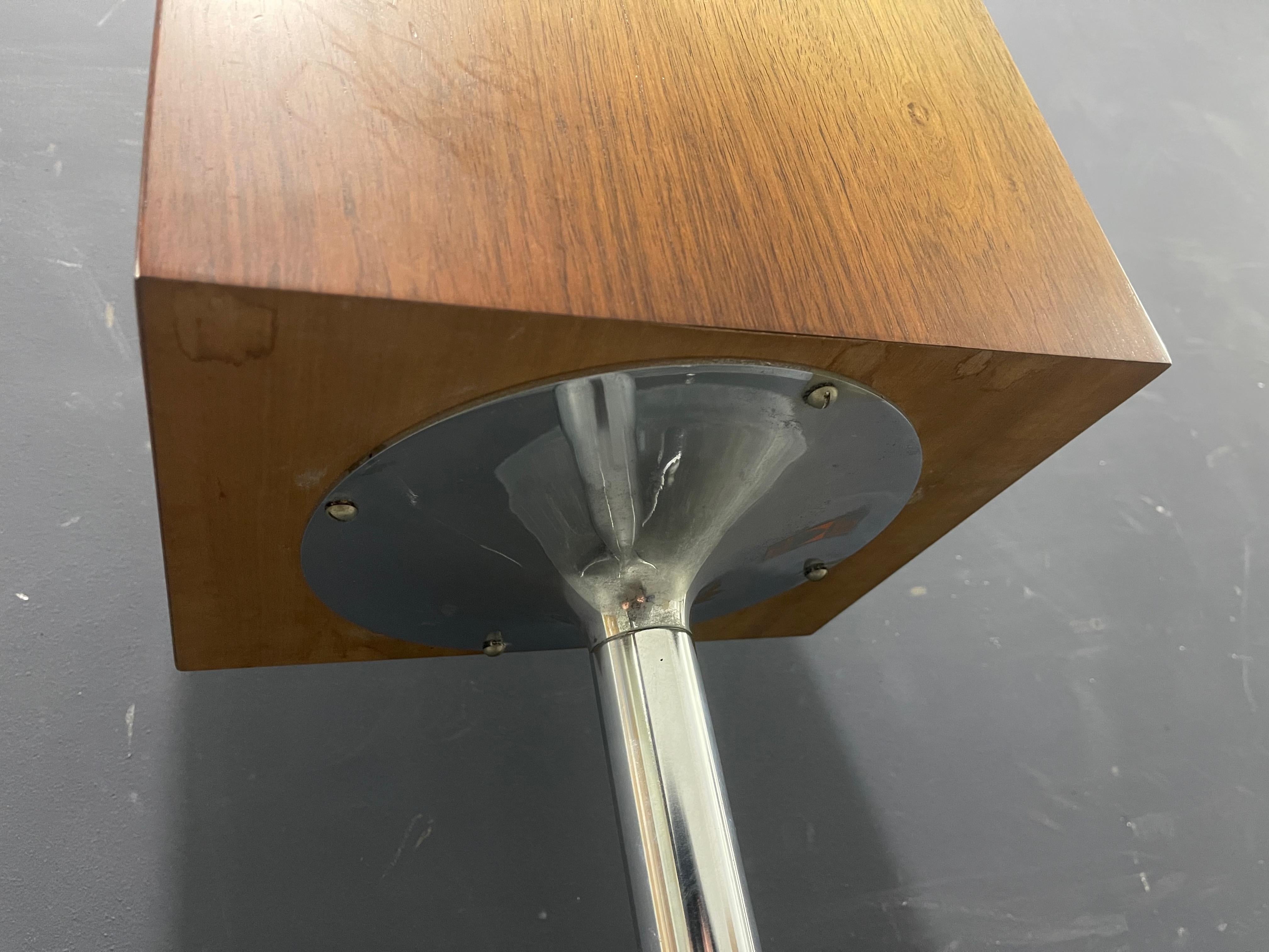 version européenne très précoce de l'icône de george nelsons  coffre miniature. fabriqué par Contura pour herman miller.