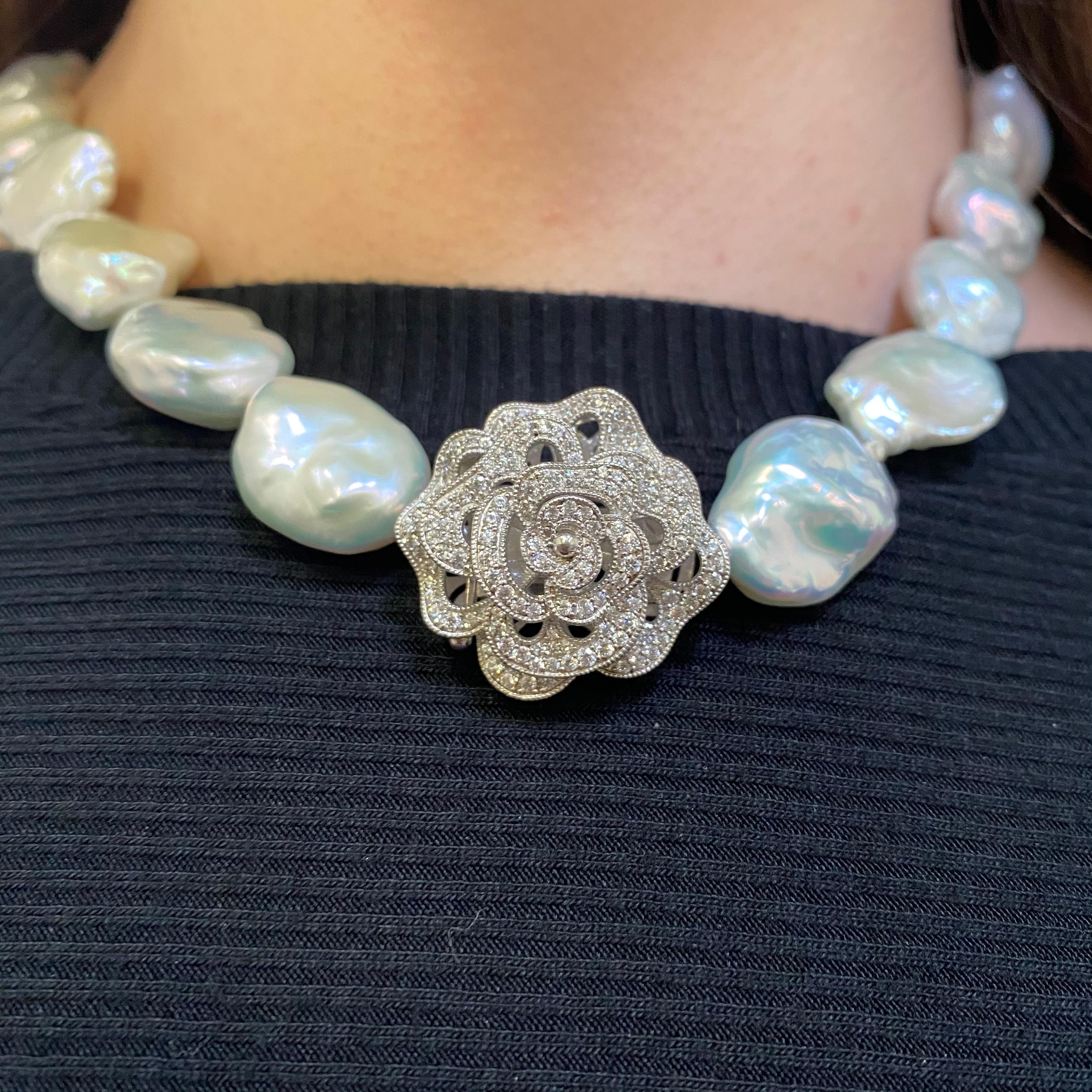 Art déco Collier de perles non-nuclées très rare avec fermoir en saphir de 1,60 carat en vente