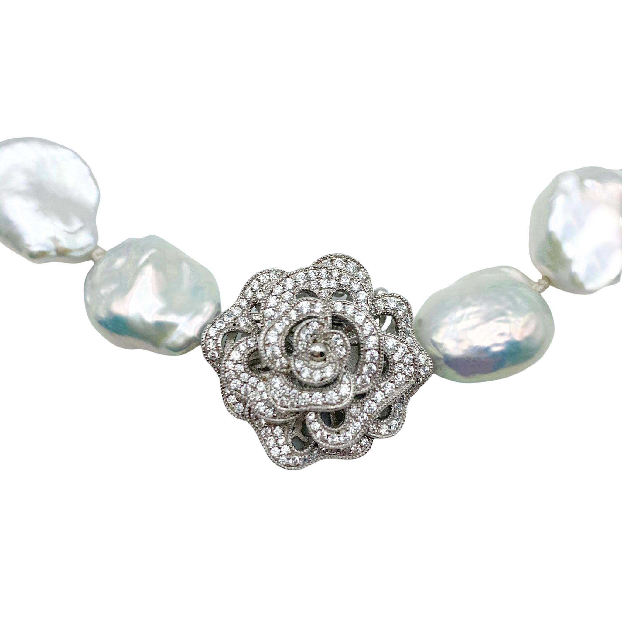 Very Rare Non-Nucleus Pearls Necklace with Sapphire Clasp 1.60 Carat In Good Condition For Sale In Carlsbad, CA