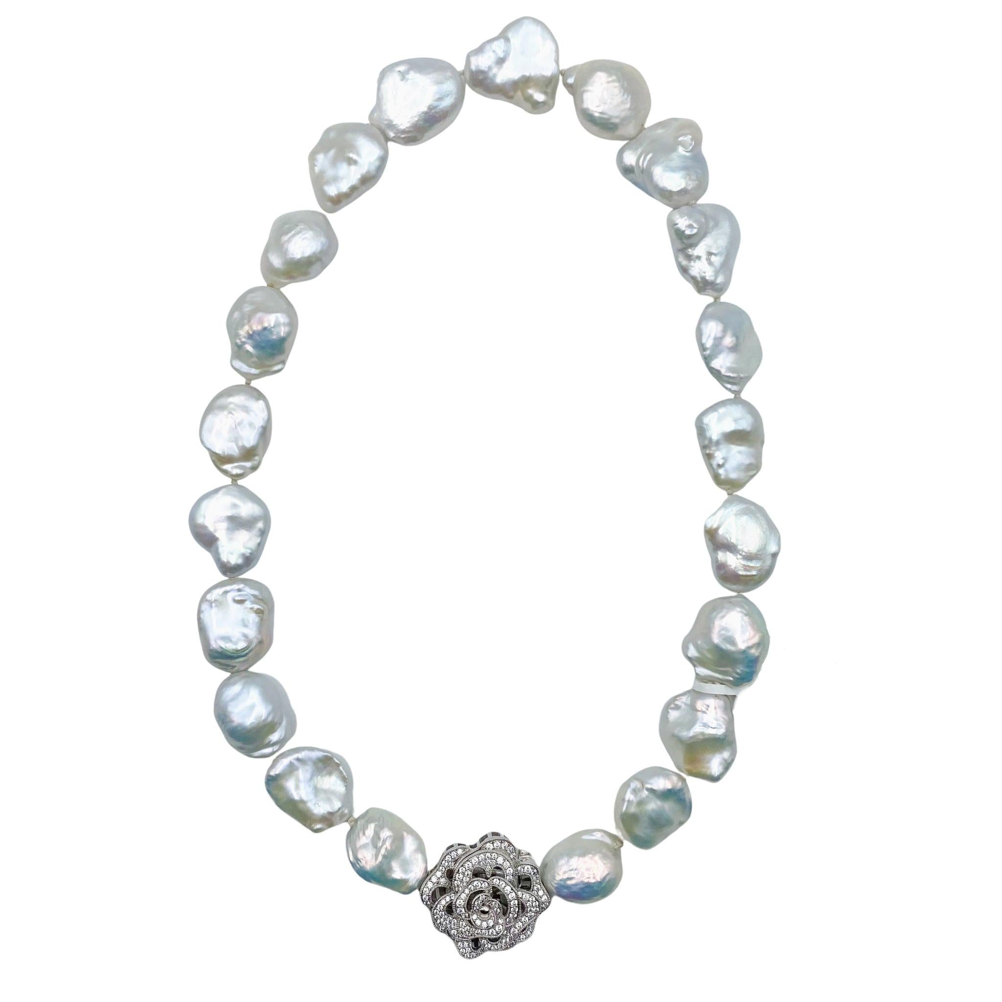 Seltene Nicht-Nucleus Perlen Halskette mit Saphir-Verschluss 1,60 Karat