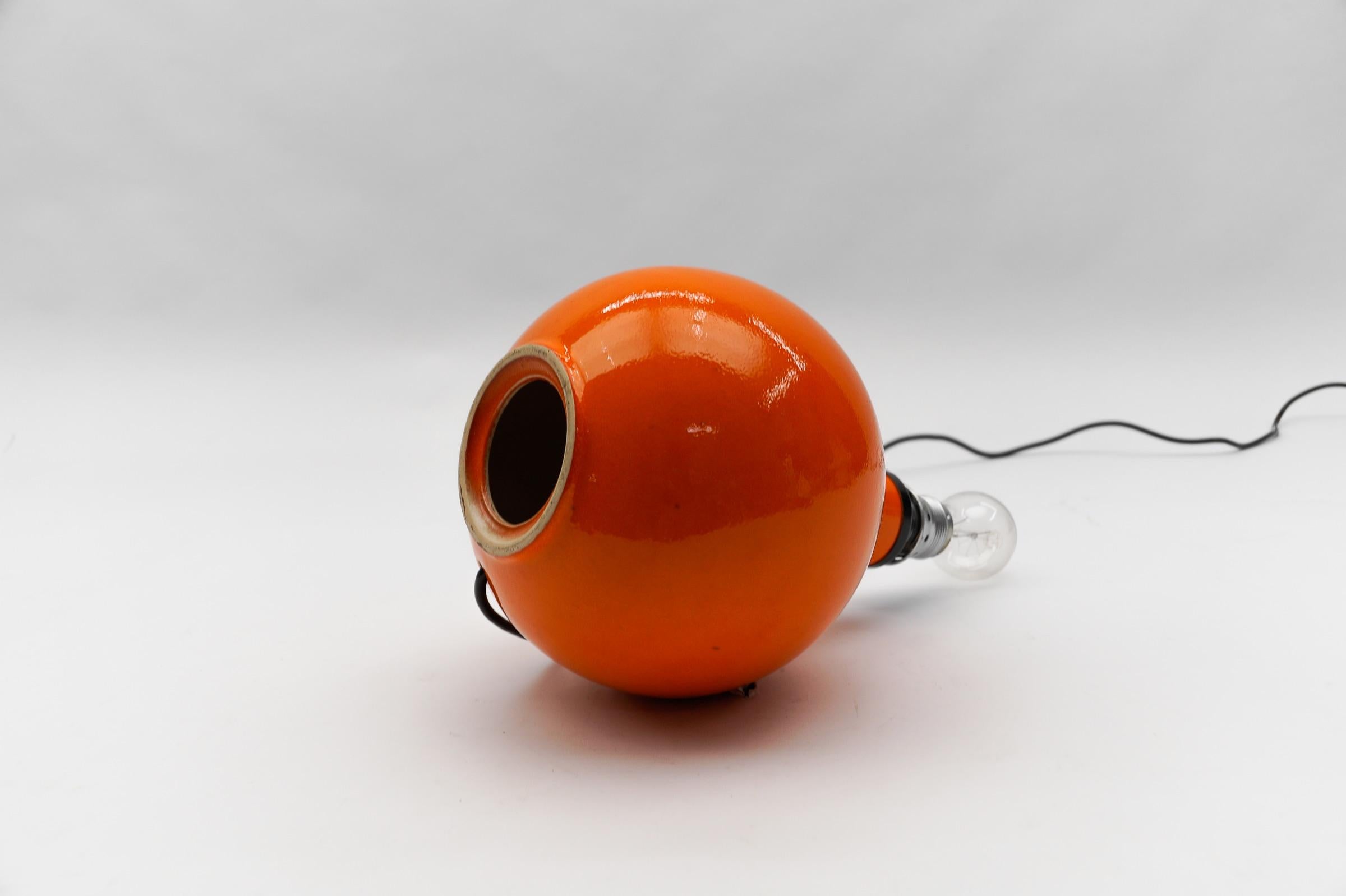 Très rare base de lampe de bureau en céramique à boules orange, Italie, années 1960 Bon état - En vente à Nürnberg, Bayern