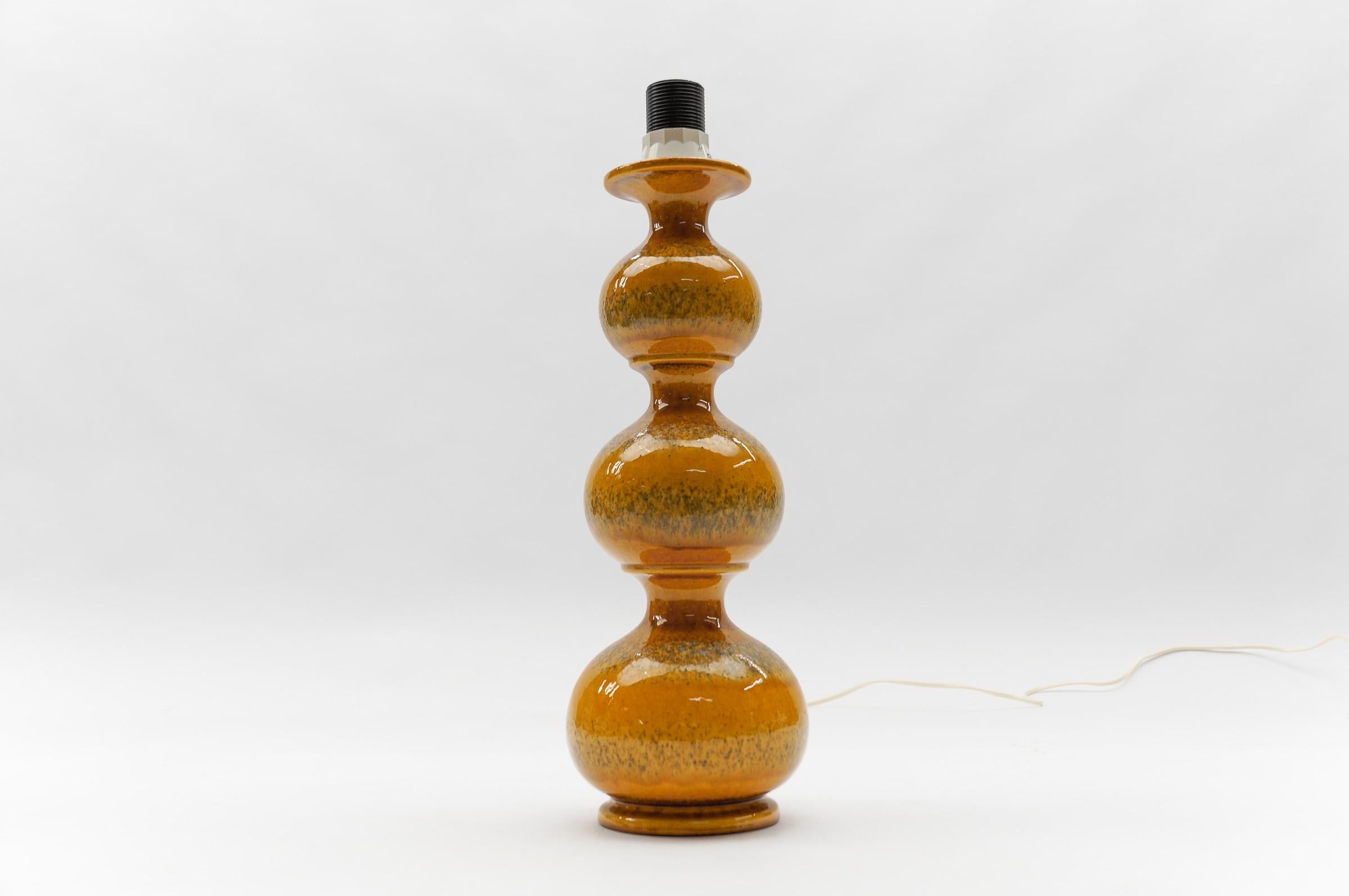 Tedesco Rarissima base per lampada da tavolo in ceramica arancione di Kaiser Leuchten, Germania anni '60 - in vendita