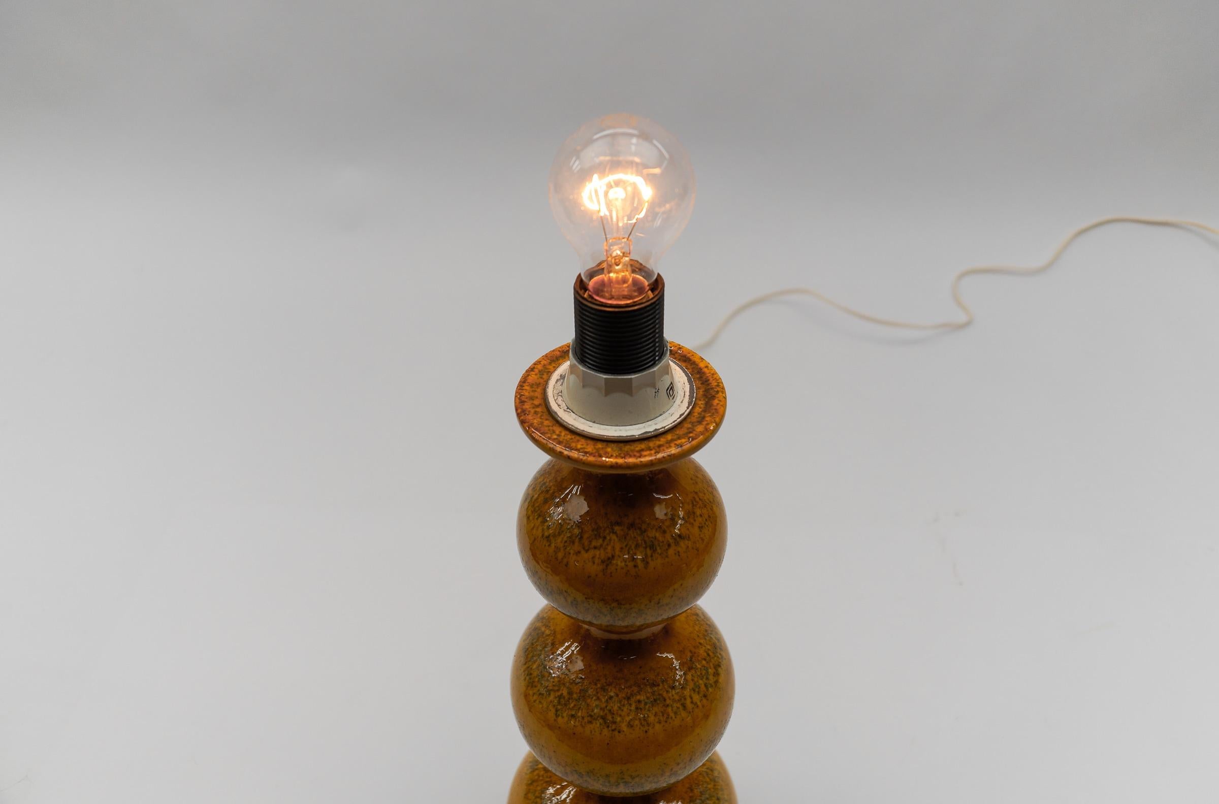 Métal Très rare base de lampe de bureau en céramique orange Kaiser Leuchten, Allemagne, années 1960 en vente