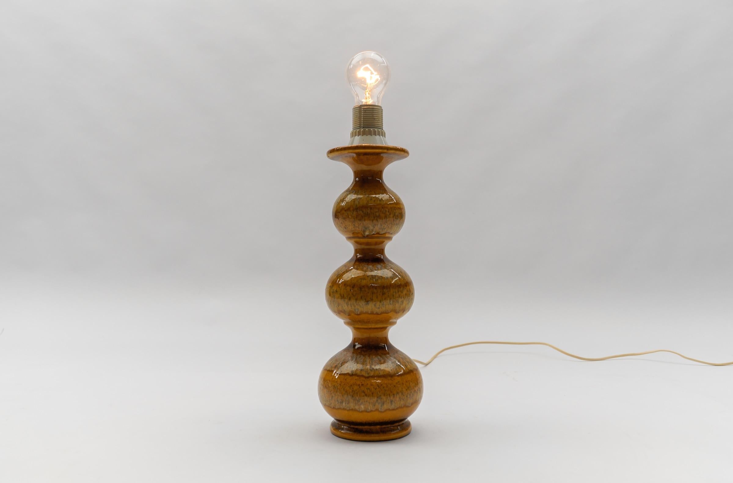 Metallo Rarissima base per lampada da tavolo in ceramica arancione di Kaiser Leuchten, Germania anni '60 --- in vendita