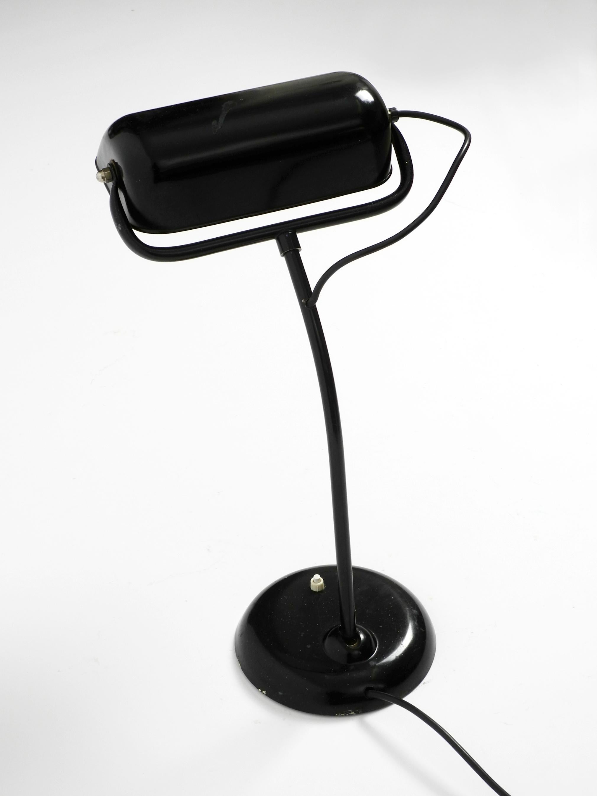 Très rare lampe de table industrielle Kaiser Idell des années 1940, modèle 6581  en vente 9