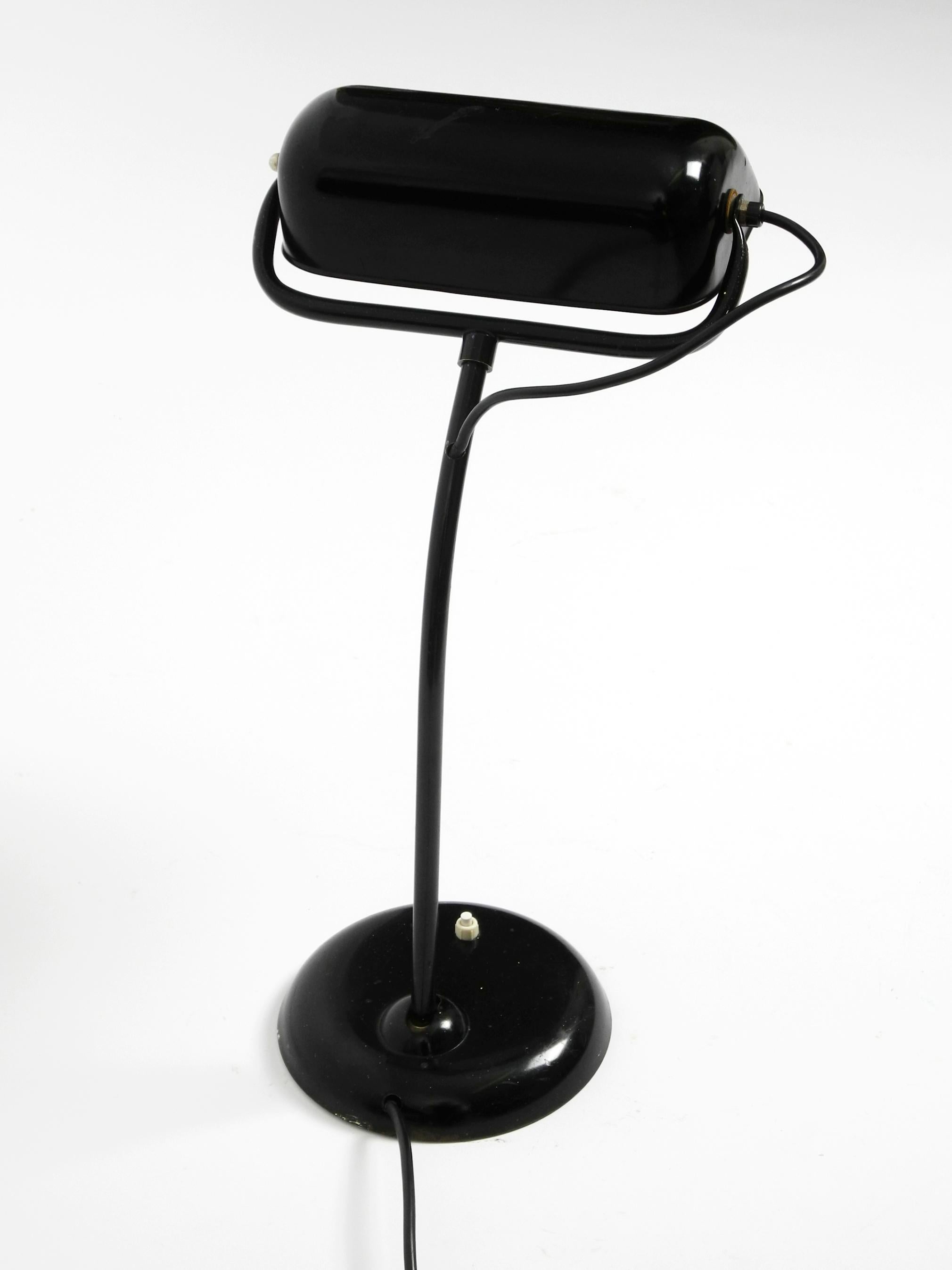 Très rare lampe de table industrielle Kaiser Idell des années 1940, modèle 6581  en vente 10