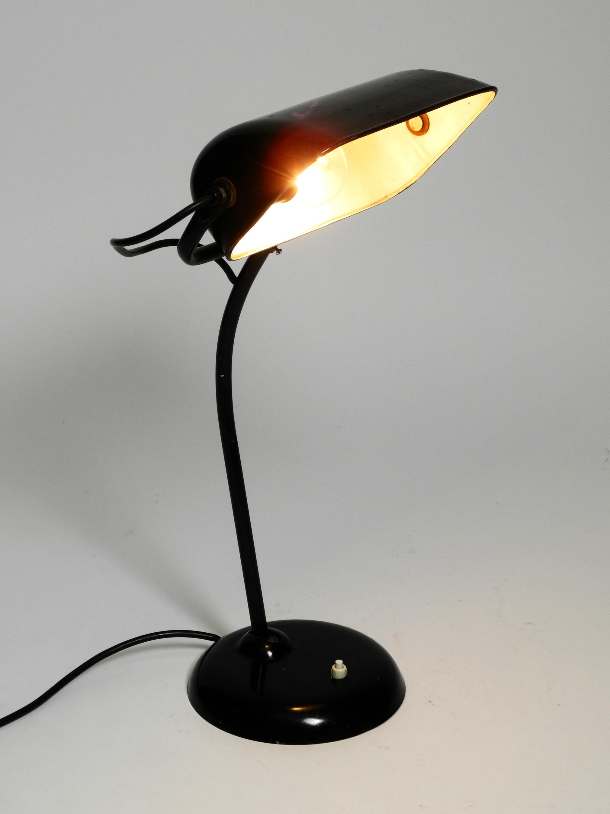 Très rare lampe de table industrielle Kaiser Idell des années 1940, modèle 6581  en vente 13