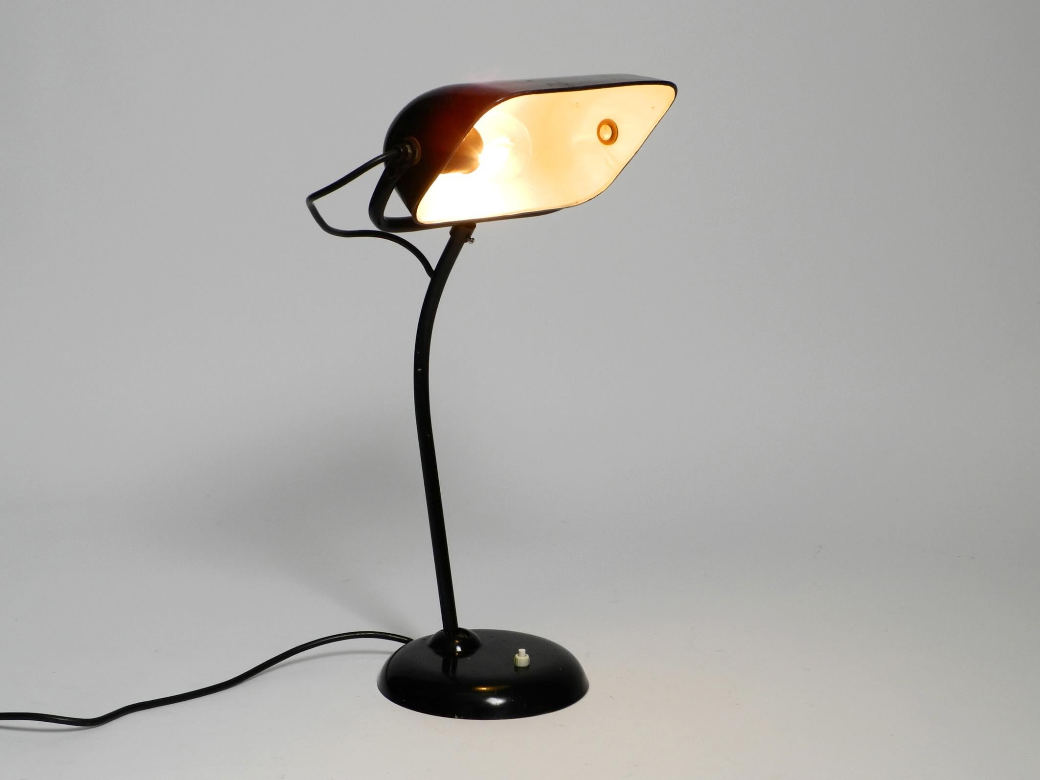 Mid-Century Modern Très rare lampe de table industrielle Kaiser Idell des années 1940, modèle 6581  en vente