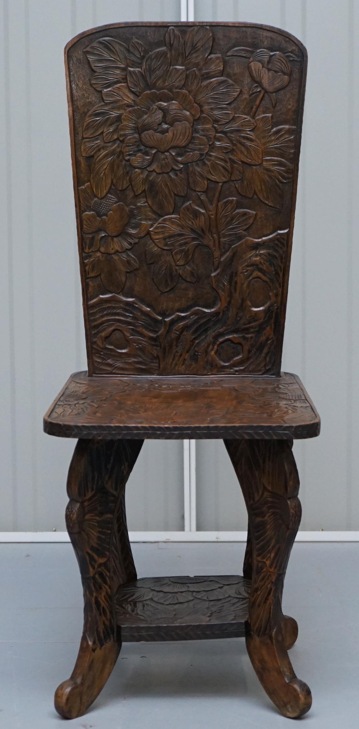 Estamos encantados de esta impresionante y excepcionalmente rara silla original de la dinastía Qing firmada por Liberty's London

Nunca había visto una de estas sillas, he comprado bastantes mesas auxiliares y de hecho tengo 2 ó 3 a la venta en