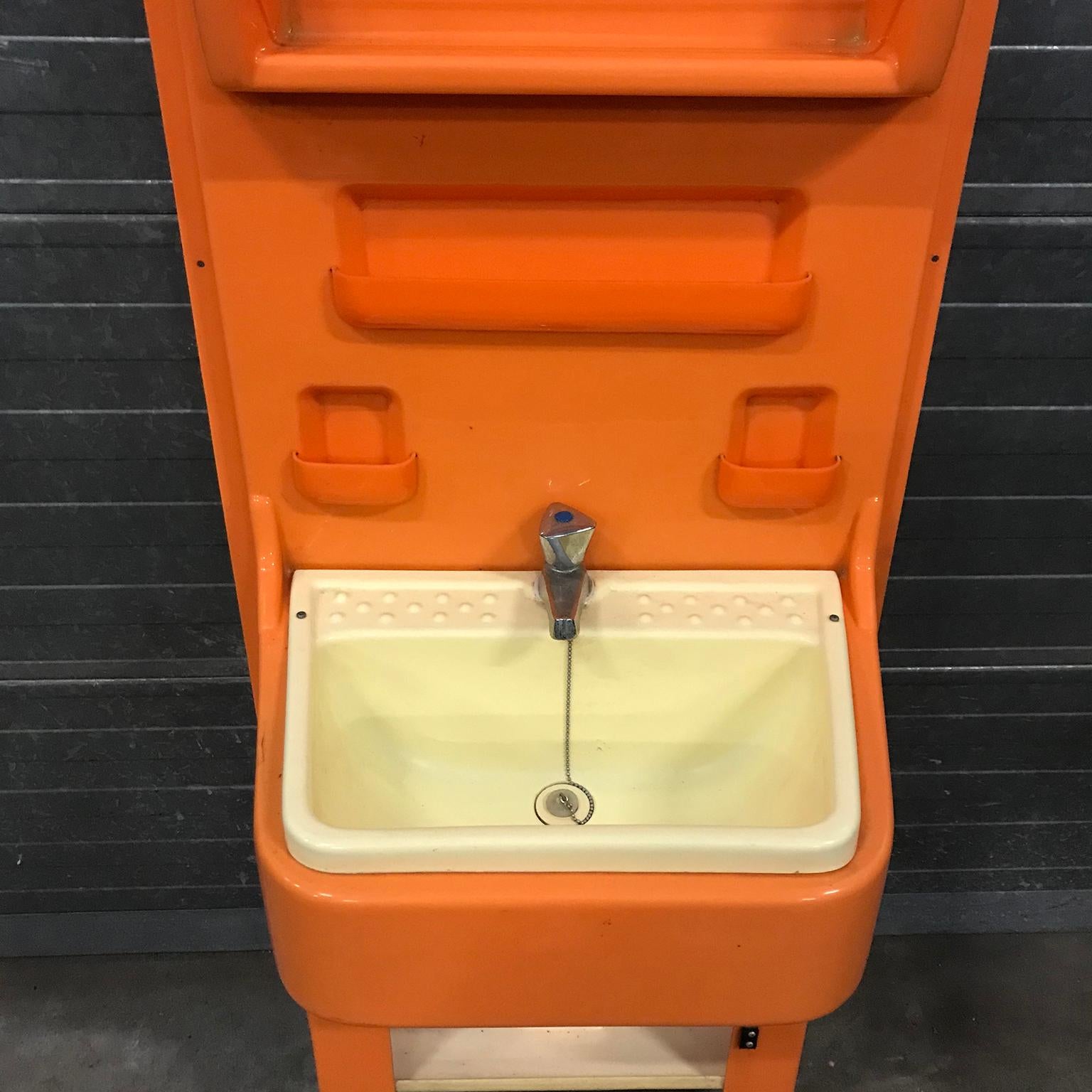 Very Rare, Original 1960s Orange Plastic Washstand by Vidal, Spain In Good Condition For Sale In Amsterdam IJMuiden, NL