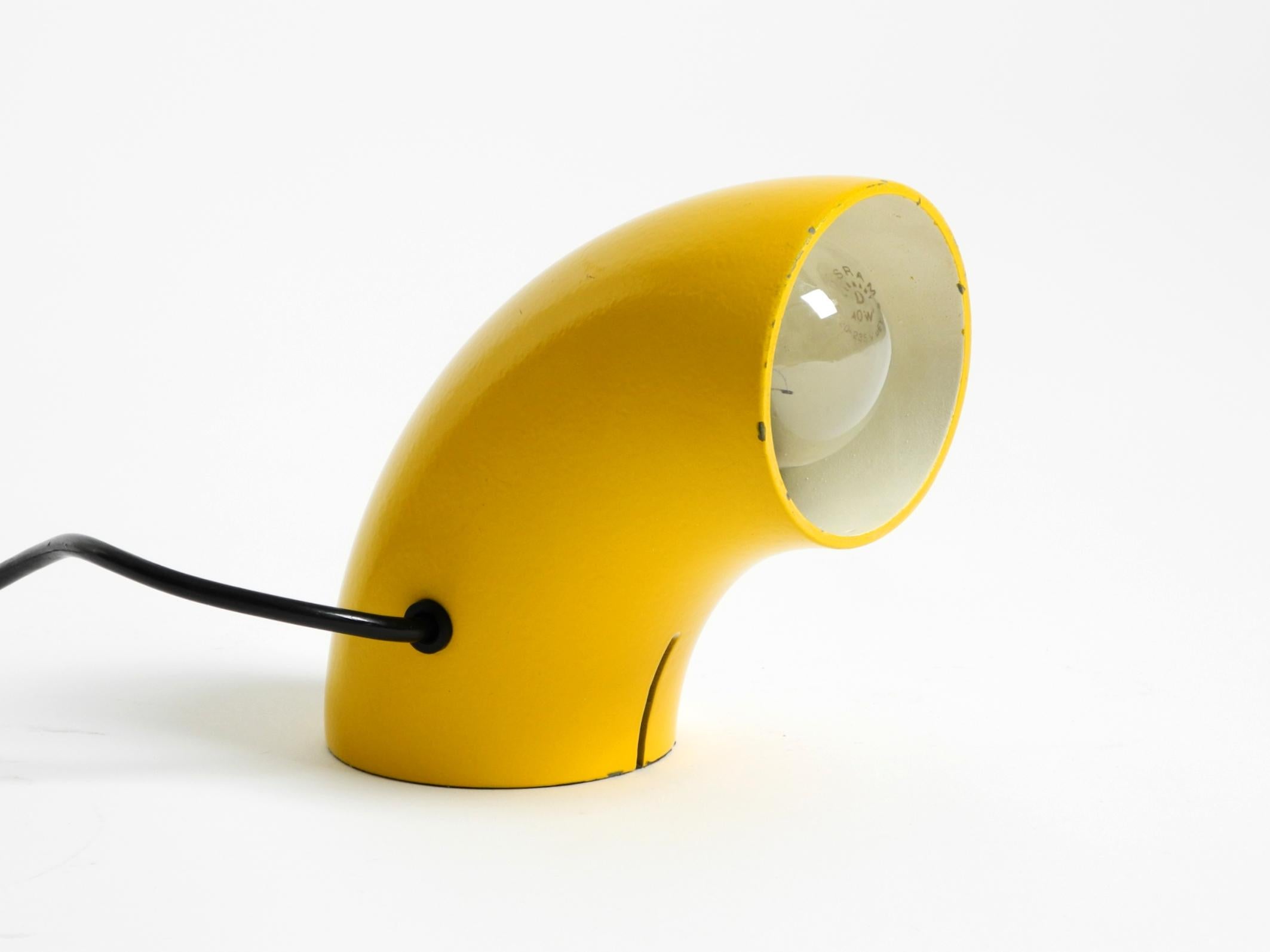 Svizzero Rarissima lampada da tavolo originale A Space AGE anni '60 in ferro di Temde in vendita