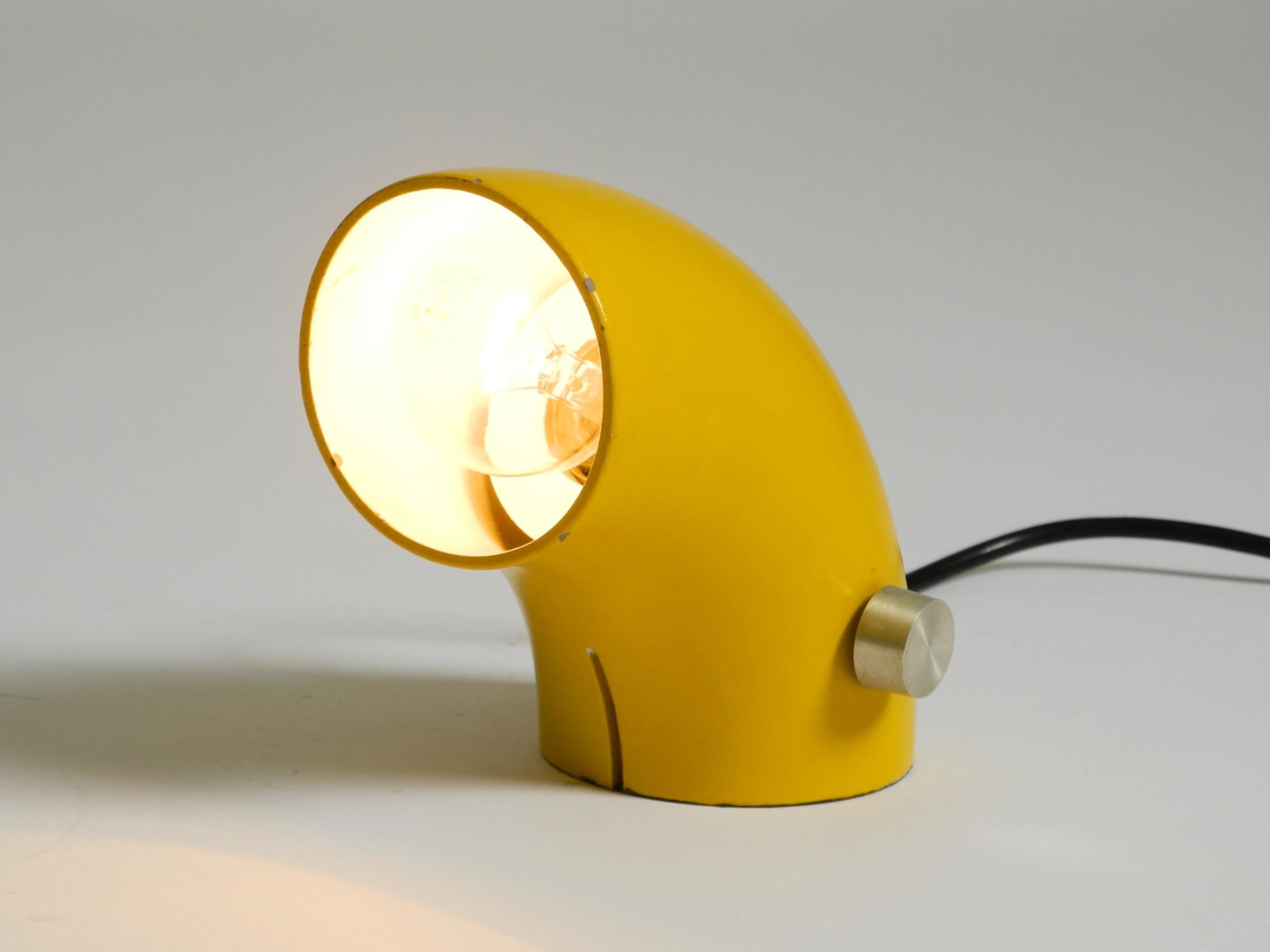 Rarissima lampada da tavolo originale A Space AGE anni '60 in ferro di Temde in vendita 1