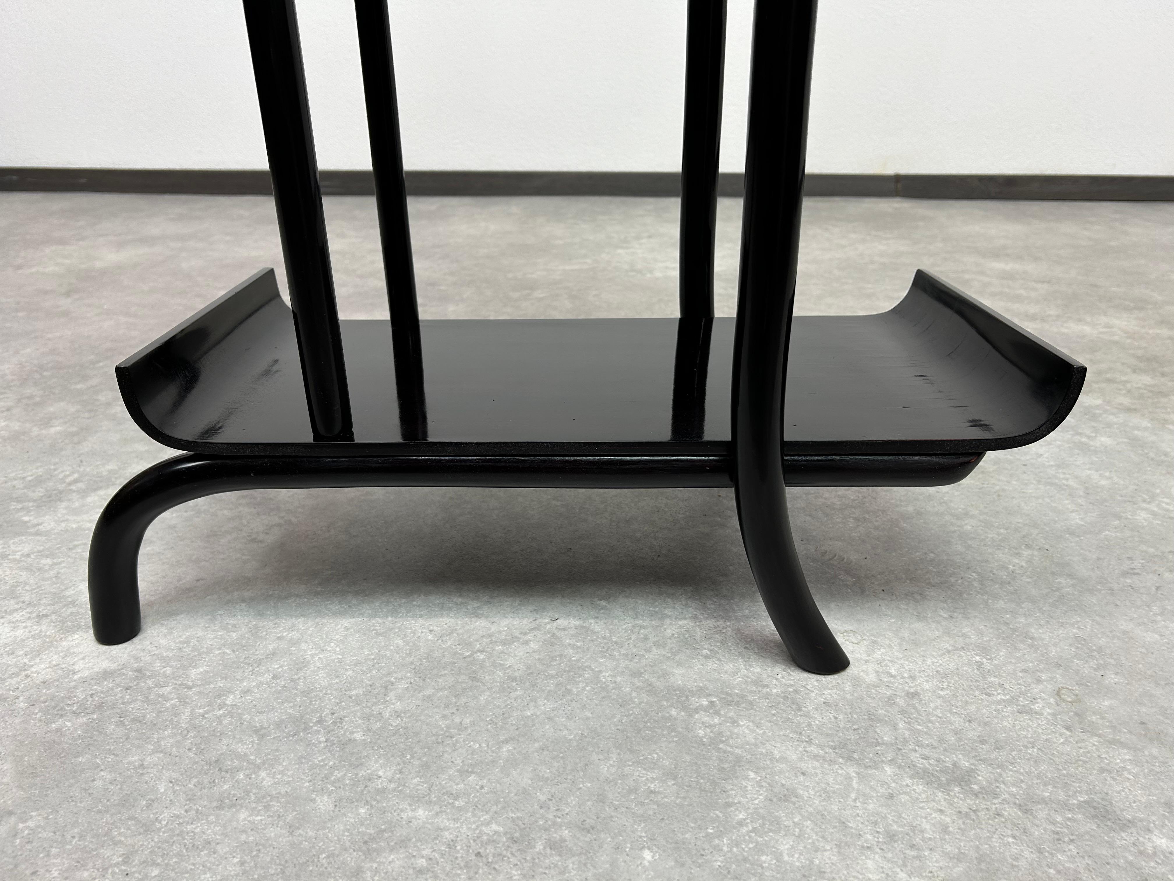 Sehr seltener Stand für Pagodenpflanzen D68 von Thonet-Mundus (Buchenholz) im Angebot