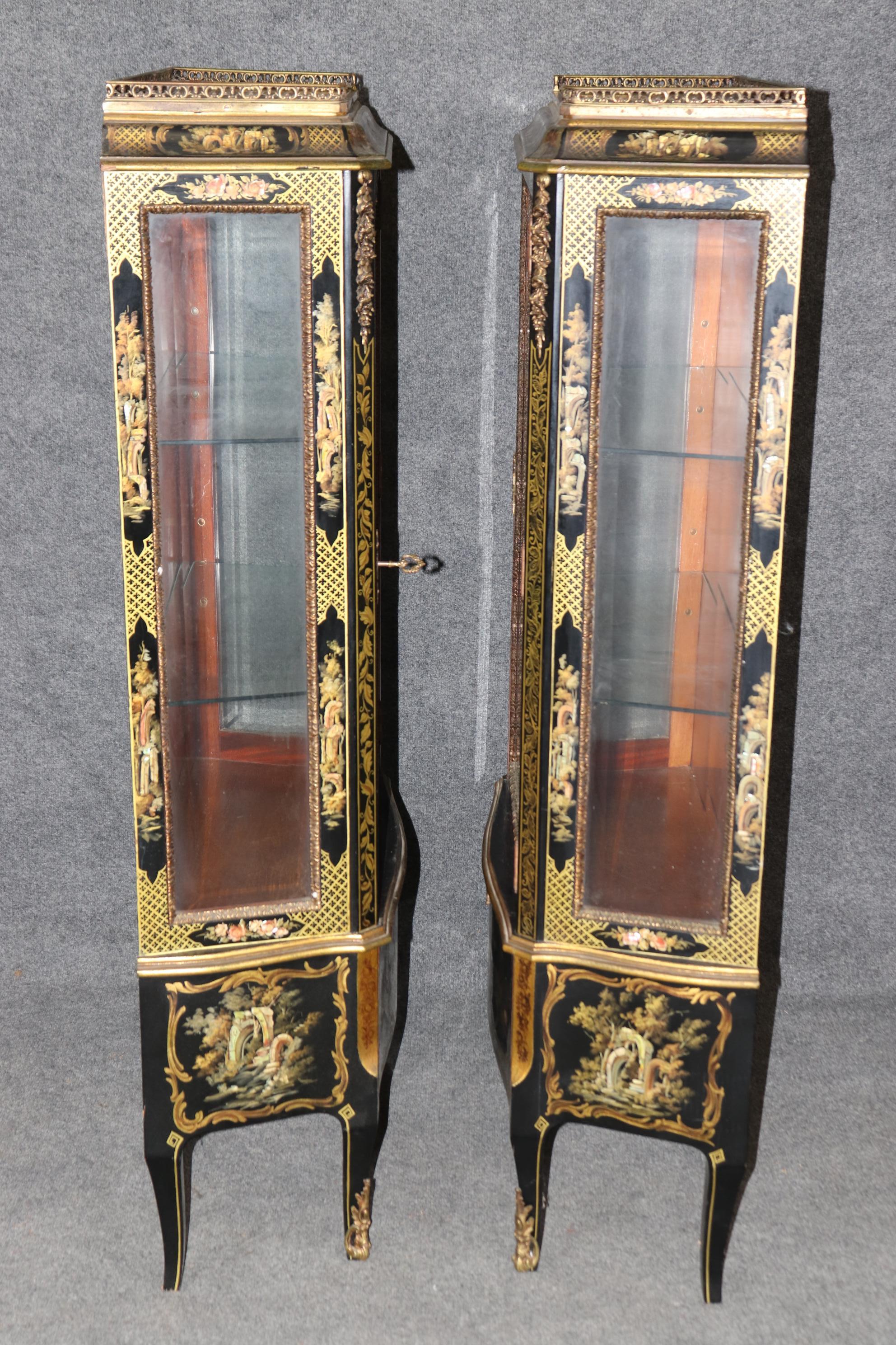Very Rare Pair of Antique Black and Gold Chinoiserie Vitrines manner of Sormani 4