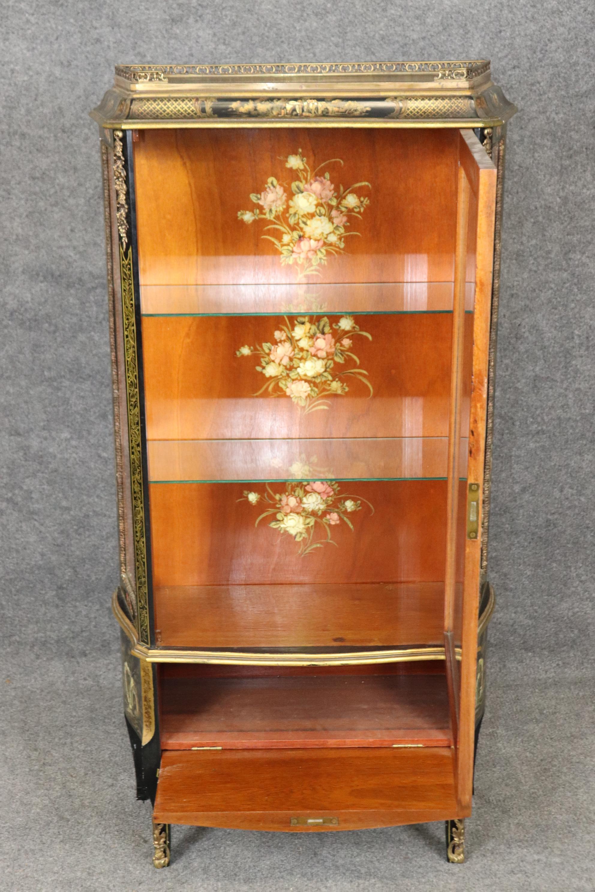 French Very Rare Pair of Antique Black and Gold Chinoiserie Vitrines manner of Sormani