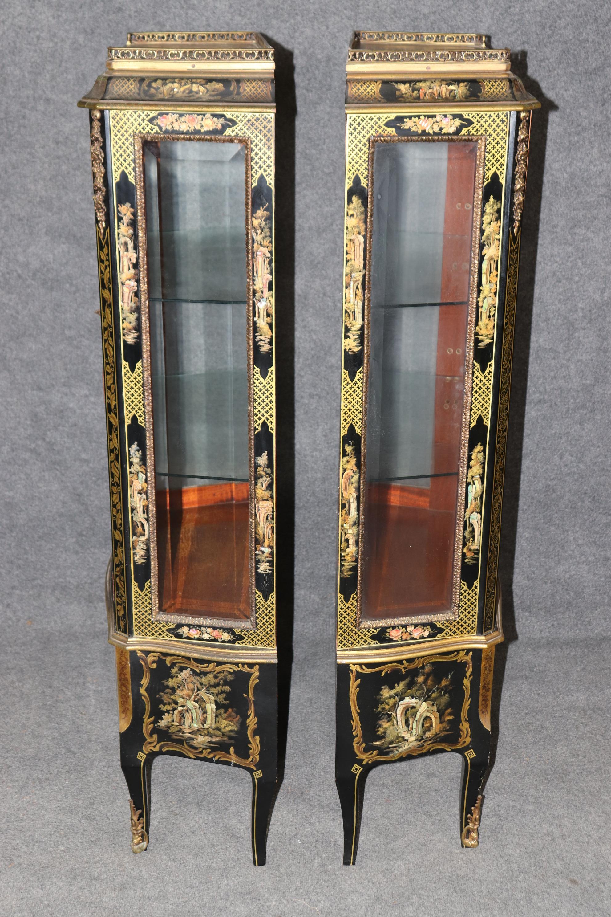 Very Rare Pair of Antique Black and Gold Chinoiserie Vitrines manner of Sormani 3