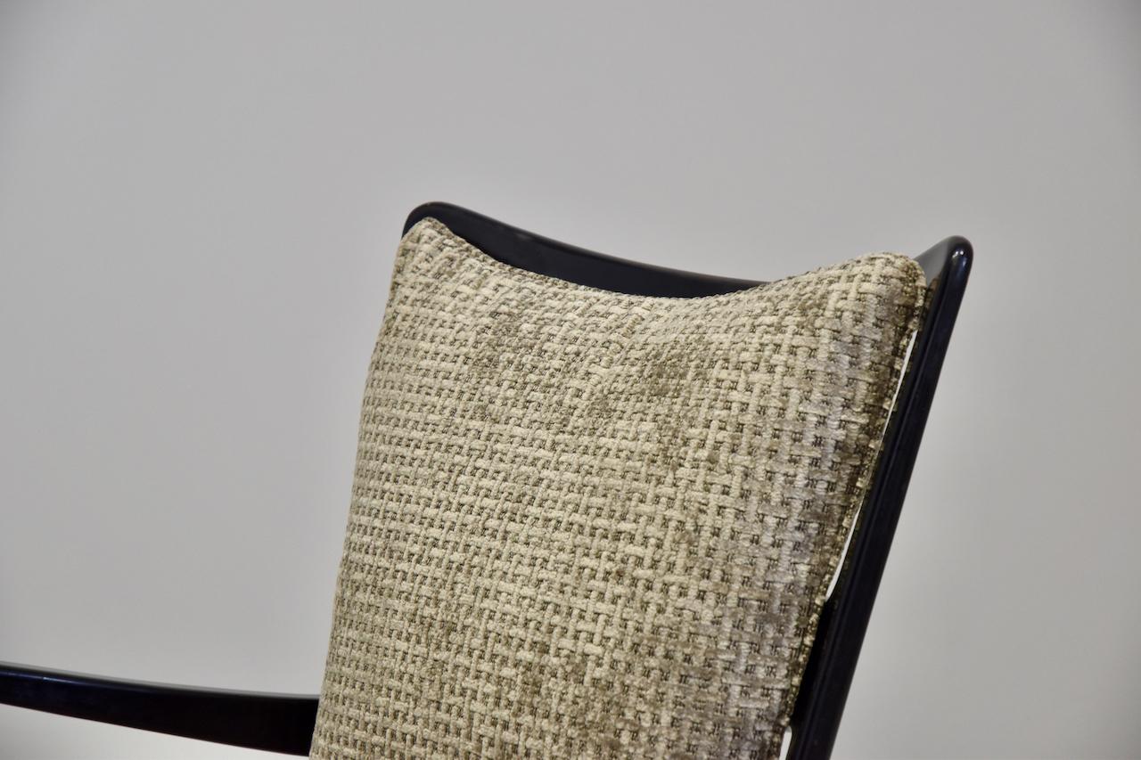 Seltenes Paar Sessel aus Nussbaumholz, ebonisiert, Auflage Arredamento Borsani, Varedo im Angebot 4