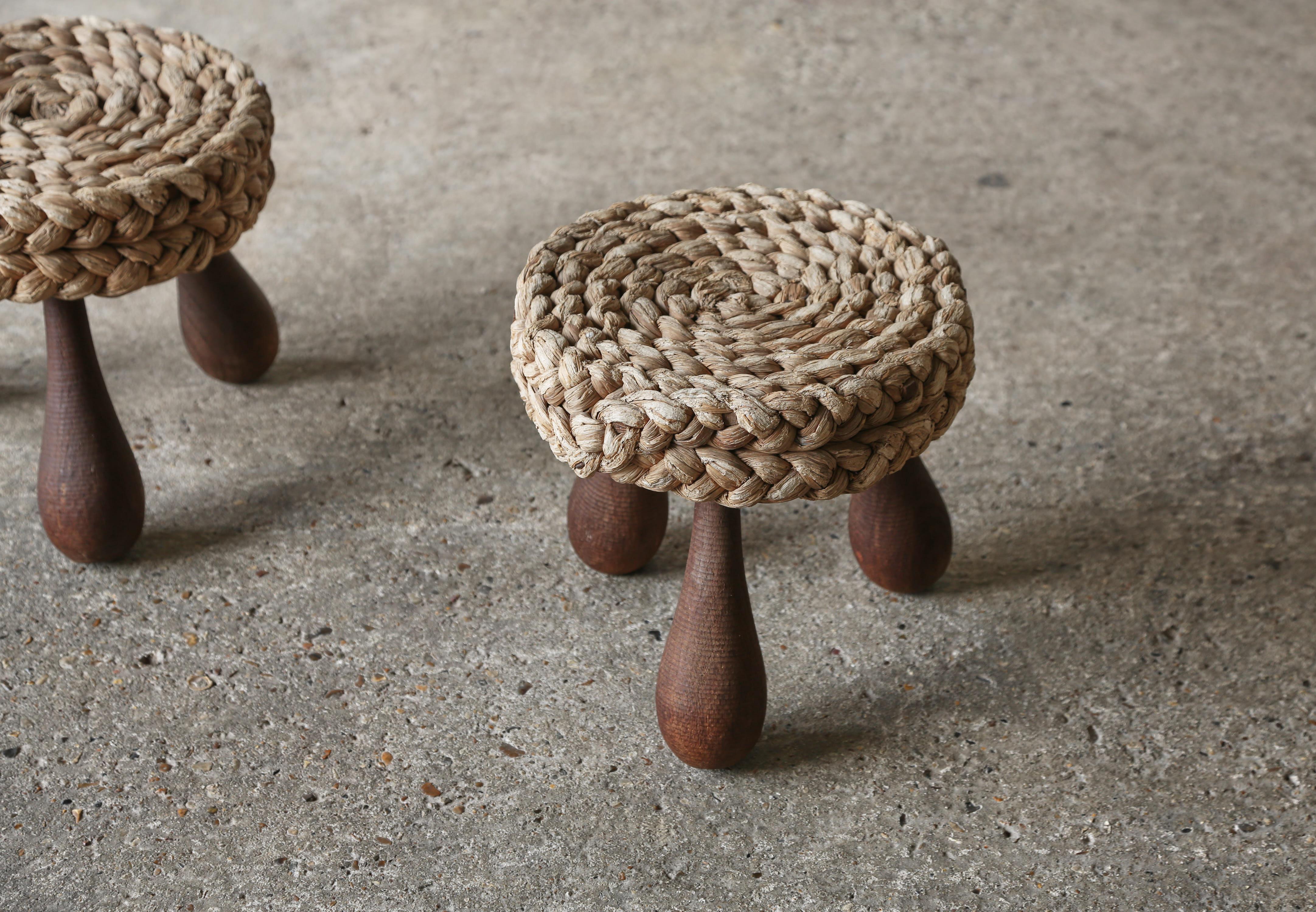 Corde Très rare paire de tabourets en corde Audoux & Minet, France, années 1950 en vente