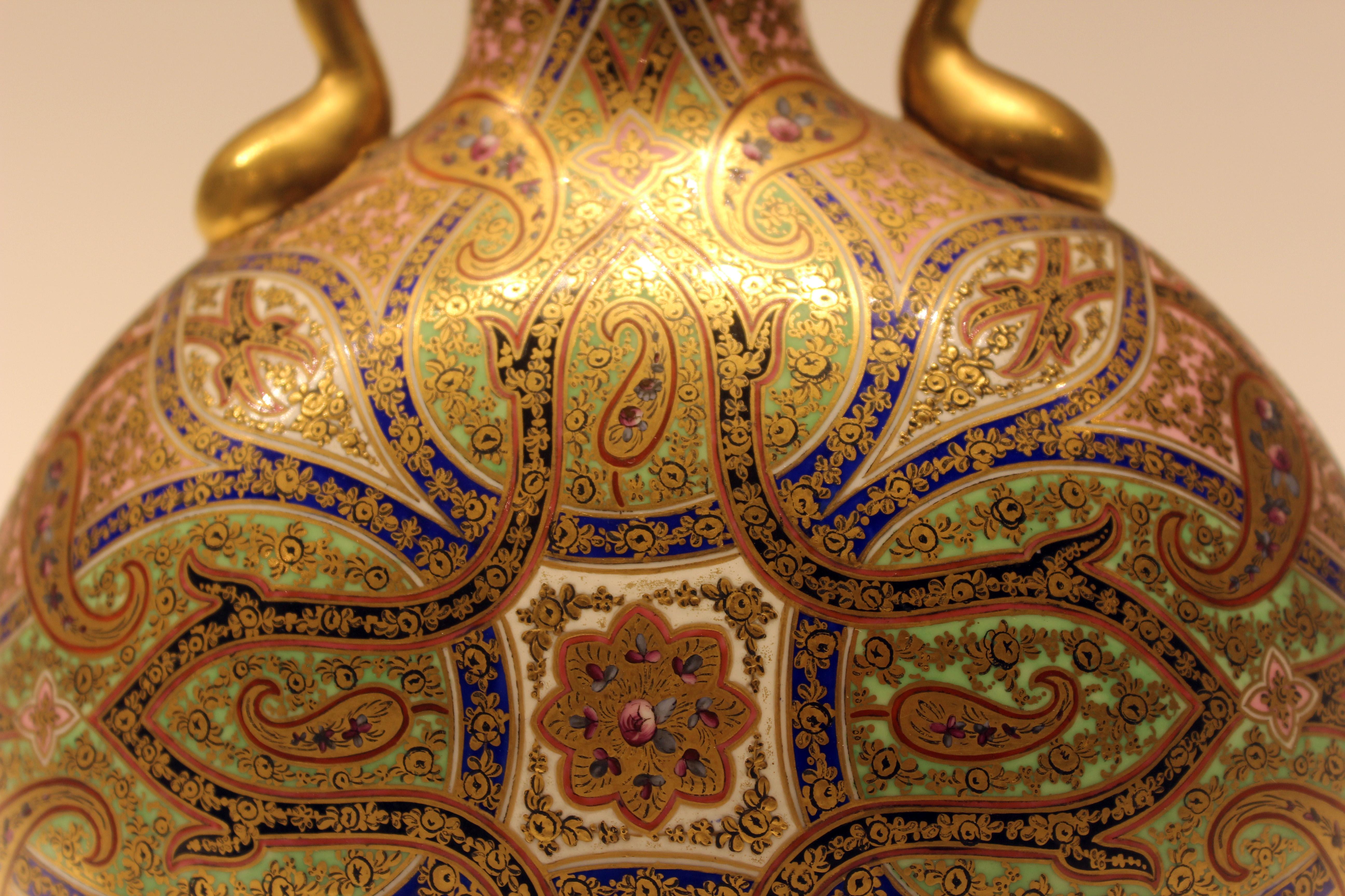 Chinoiserie Very Rare Pair of Early 19th Century Coalport Moon Vases