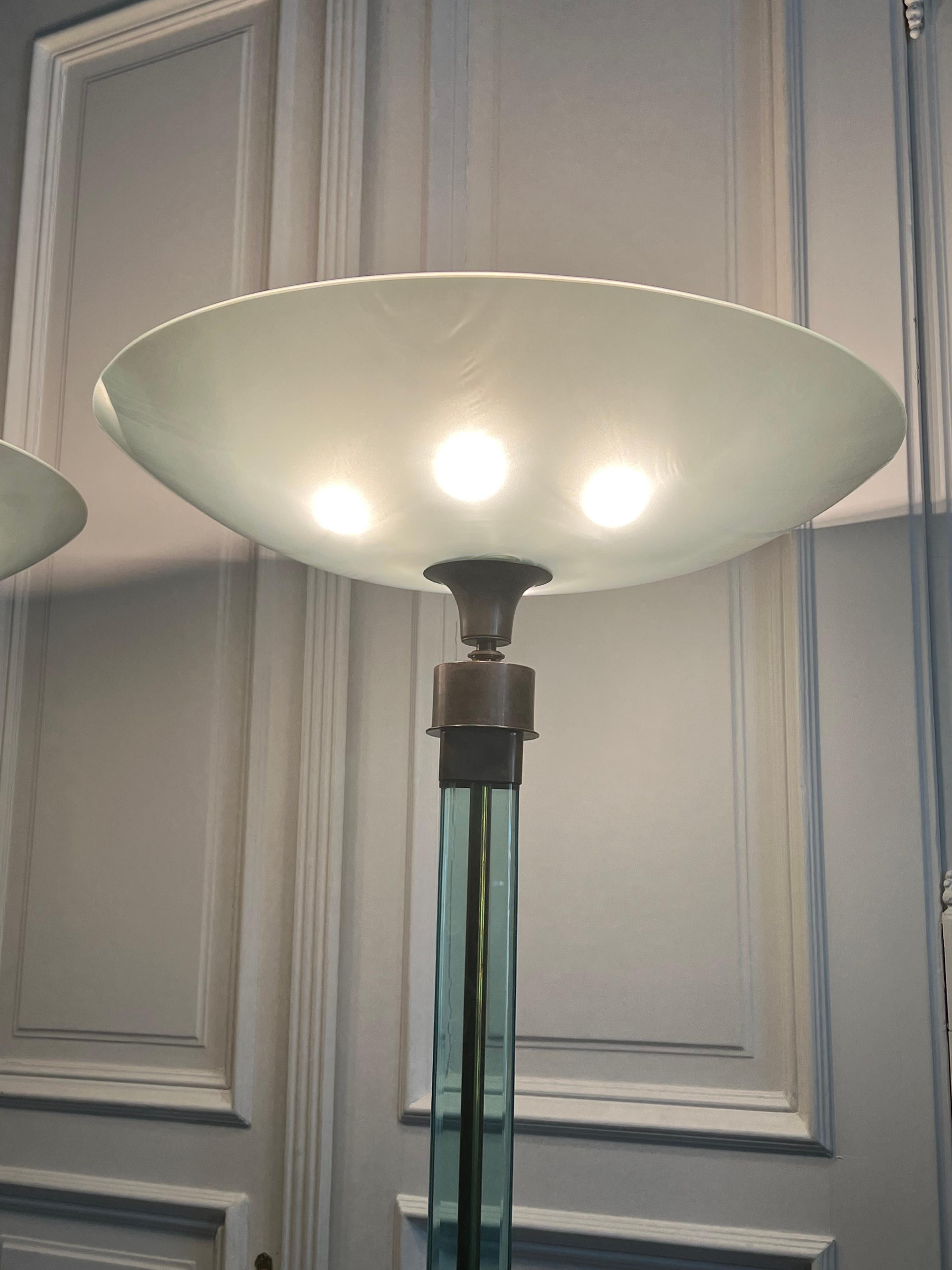 Ein sehr seltenes Paar Stehlampen Fontana Arte, 1940 im Angebot 14