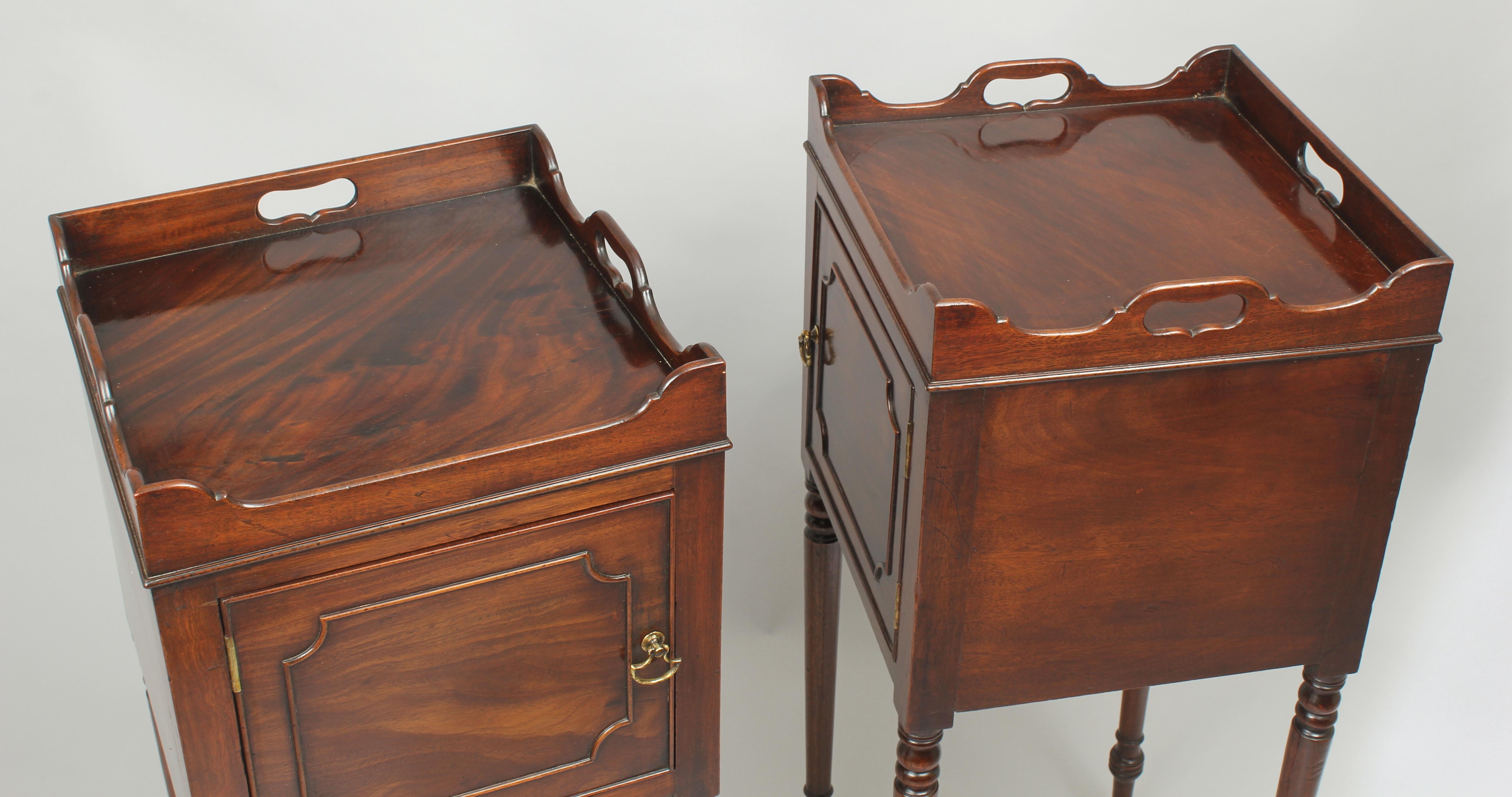 Very Rare Pair of George III Period Mahogany Bedside Pot-Cupboards In Good Condition For Sale In Cambridge, GB