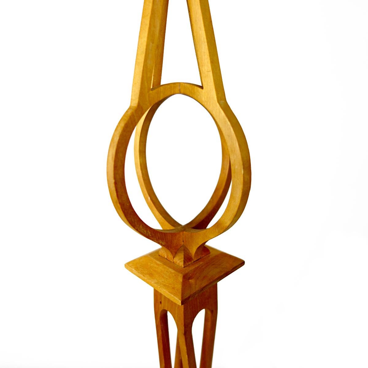 Scandinavo Rarissima coppia di candelabri in legno di Selma Helmer Loberg della metà del secolo scorso in vendita