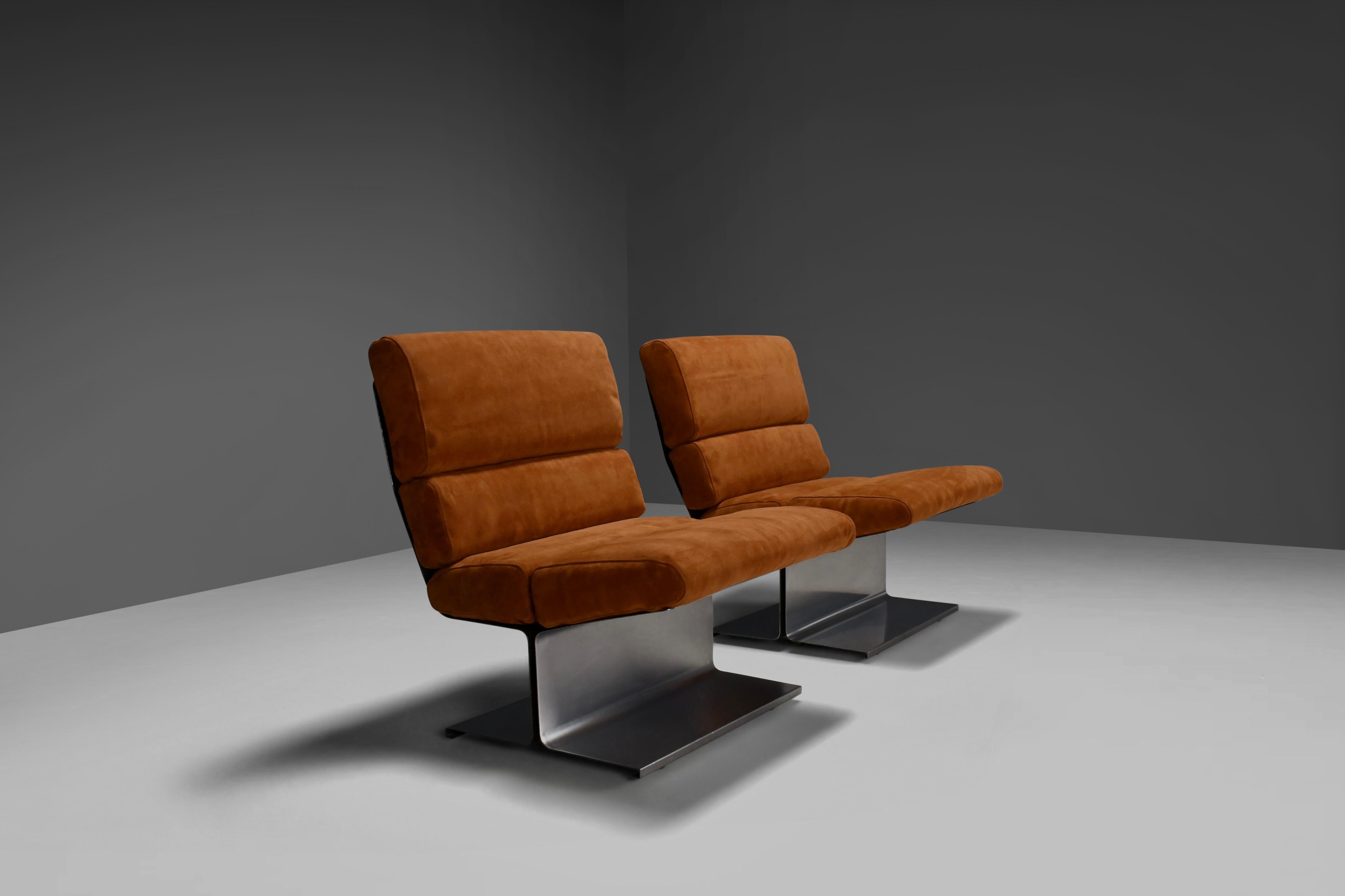 French Very Rare Pair of Leather and steel Lounge Chairs by Paul Geoffroy for Uginox For Sale