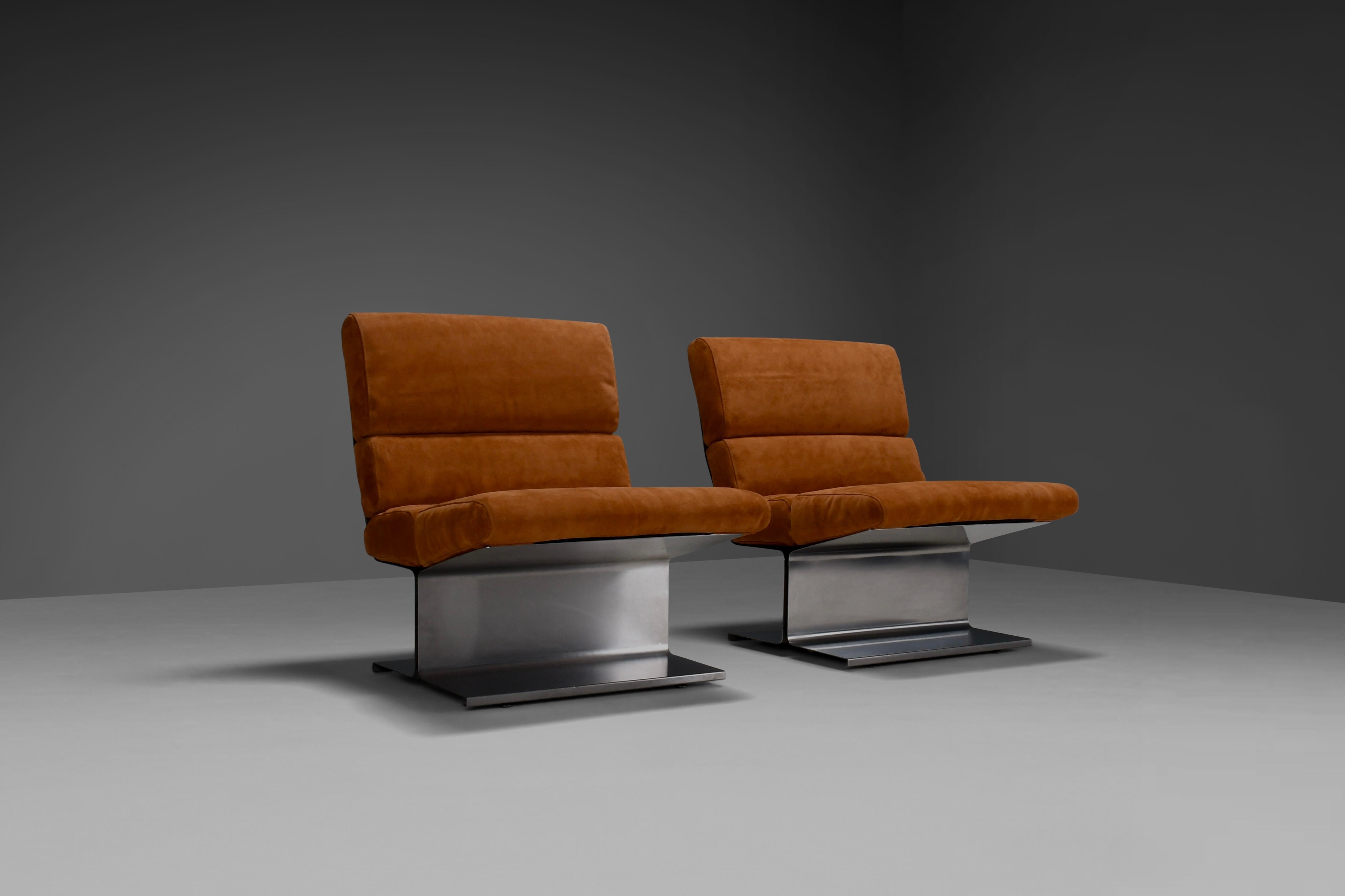 Very Rare Pair of Leather and steel Lounge Chairs by Paul Geoffroy for Uginox In Excellent Condition For Sale In Echt, NL