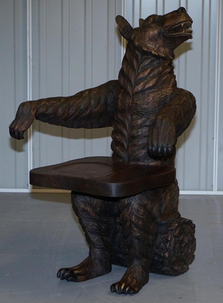 Début du 20ème siècle Très rare paire de fauteuils originaux du début du 20e siècle en bois de Black Forest avec ours en vente