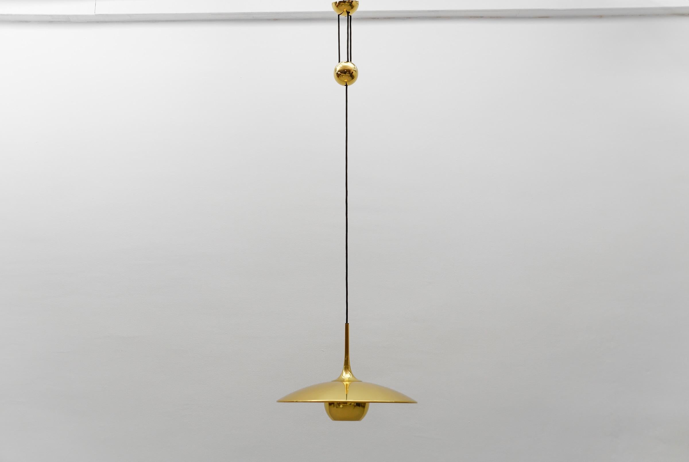 Mid-Century moderno Graziosa lampada a sospensione Florian Schulz Onos, Germania, anni '70 in vendita