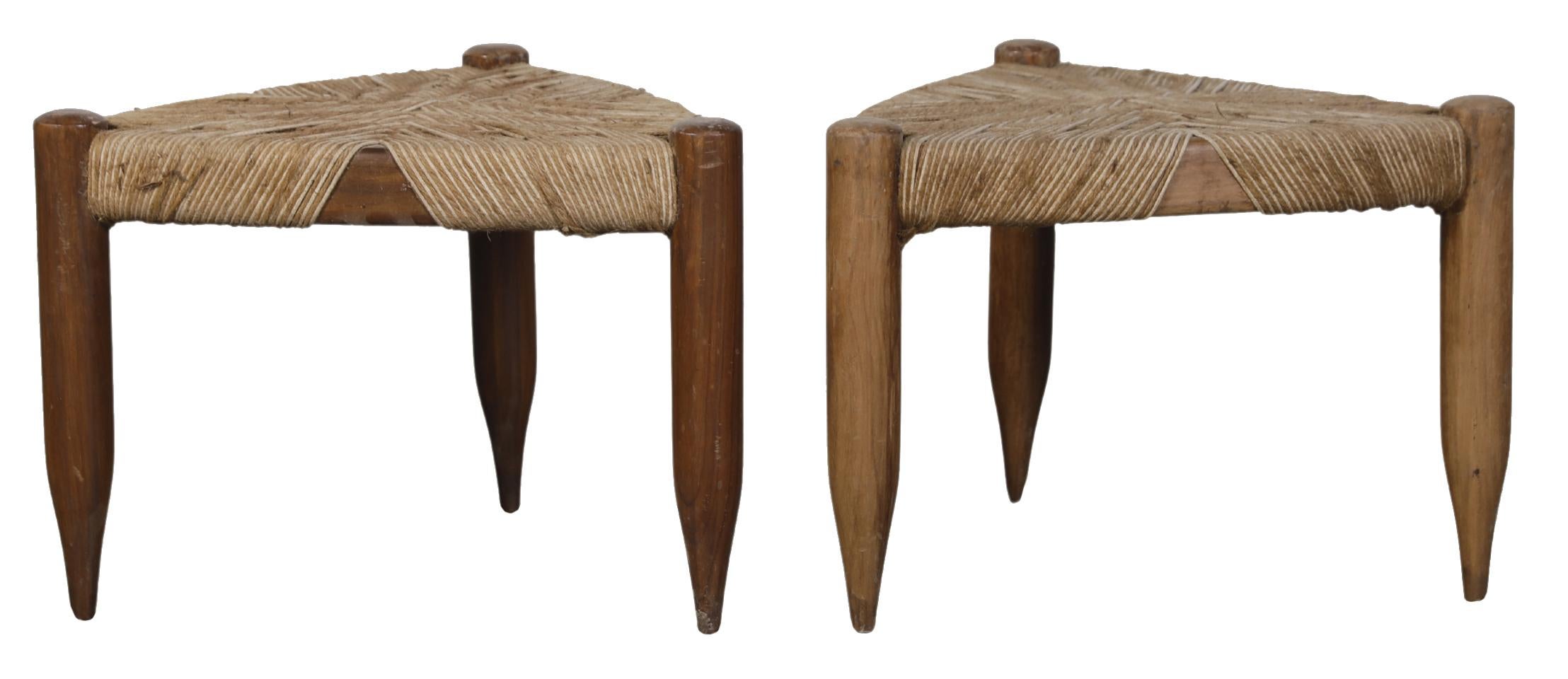 Rarísimo Pierre Jeanneret PJ-SI-66-A Taburete de tres patas Indio en venta
