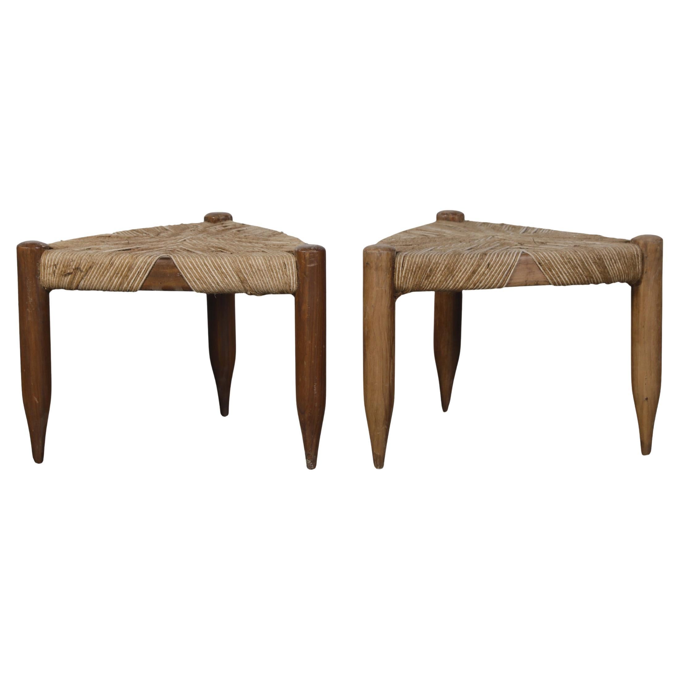 Rarísimo Pierre Jeanneret PJ-SI-66-A Taburete de tres patas en venta