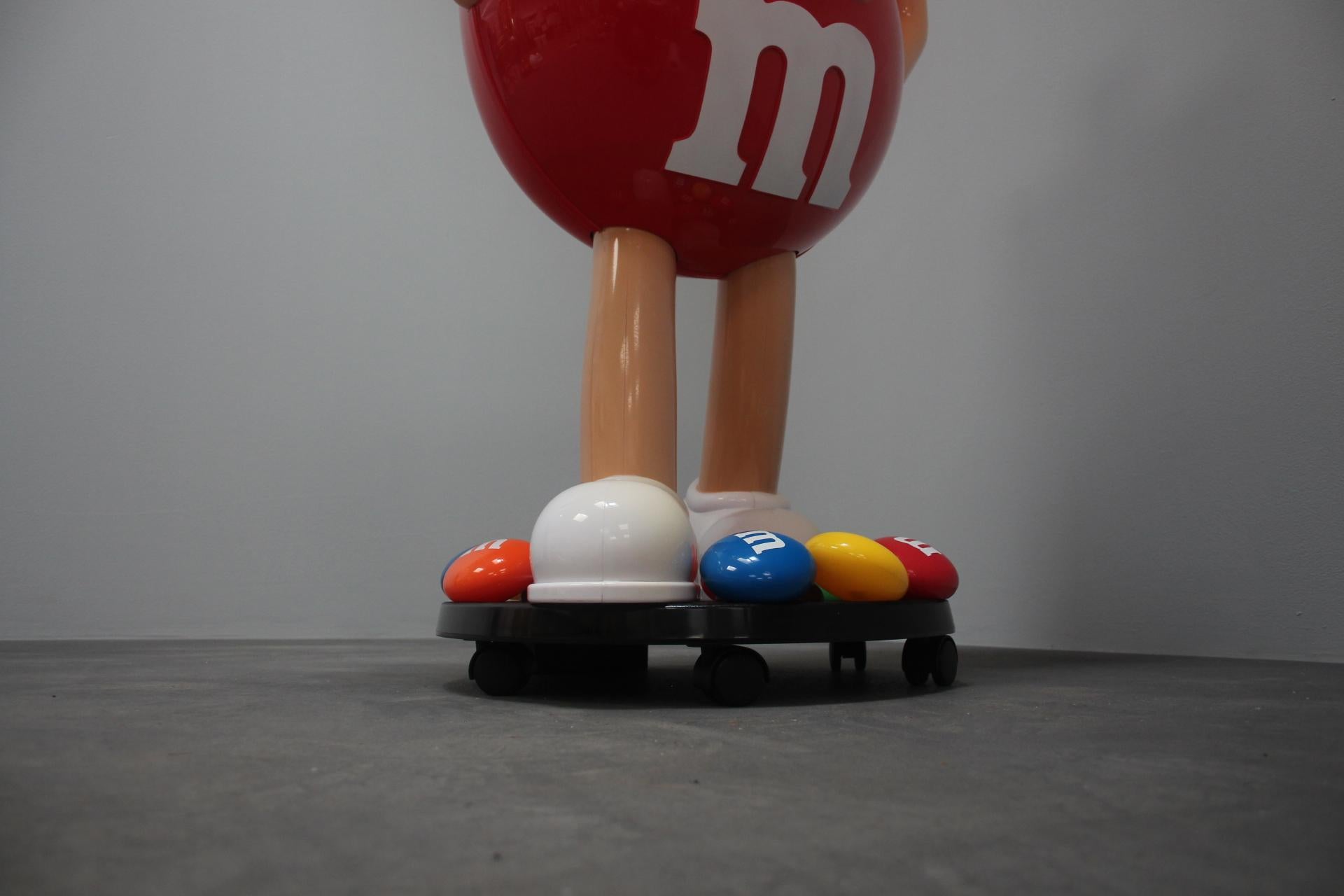 Très rare support en plastique de la mascotte de l'entreprise de bonbons M&M's, années 1990. en vente 5