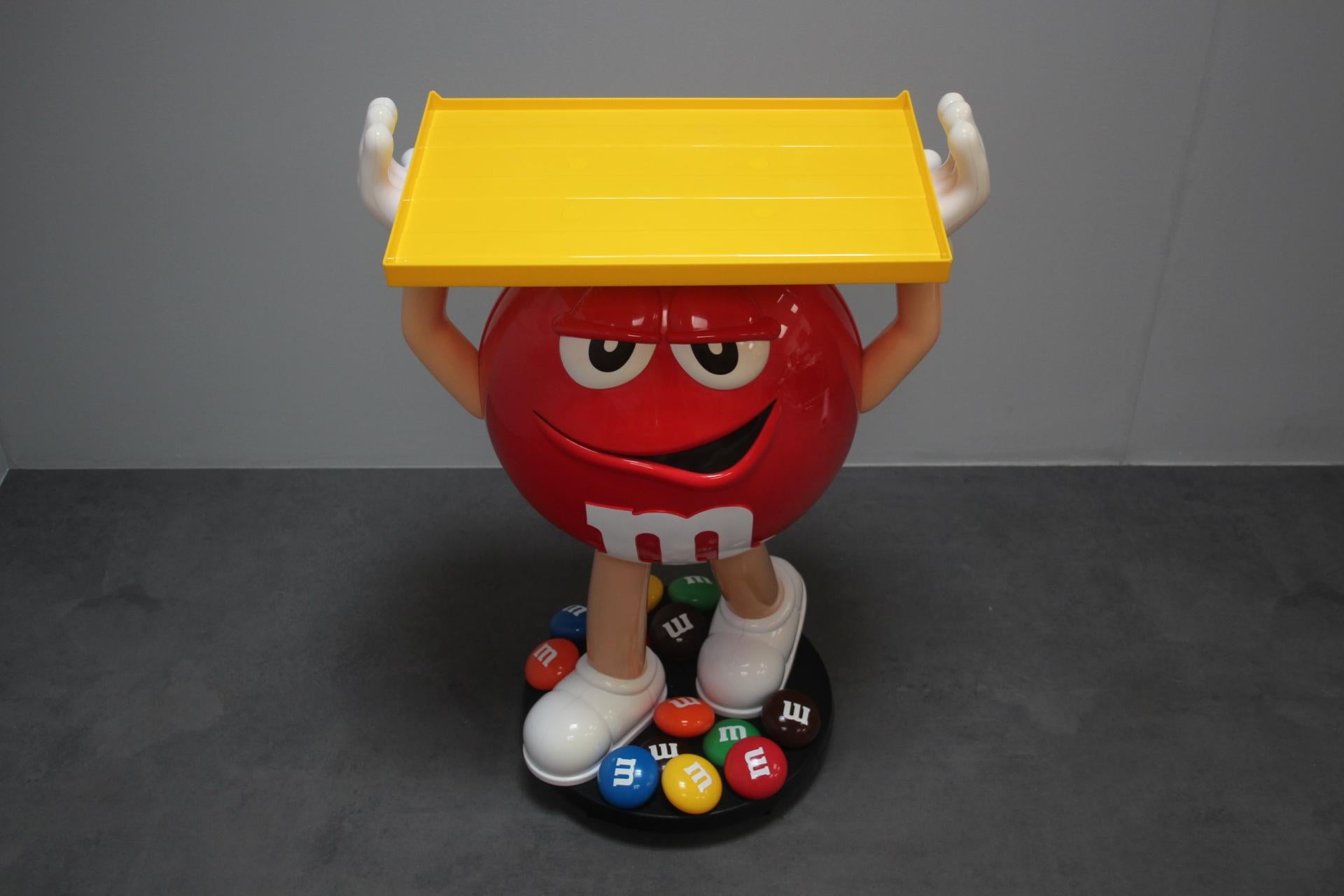 Inconnu Très rare support en plastique de la mascotte de l'entreprise de bonbons M&M's, années 1990. en vente