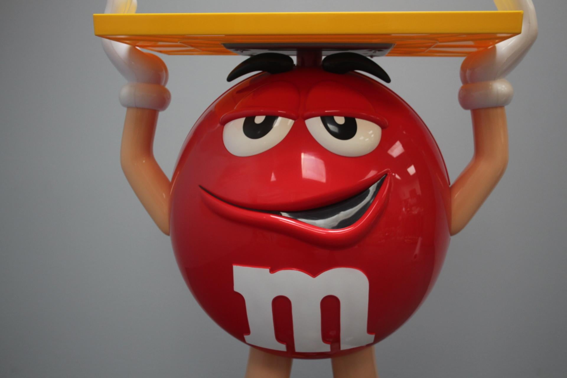 Fin du 20e siècle Très rare support en plastique de la mascotte de l'entreprise de bonbons M&M's, années 1990. en vente