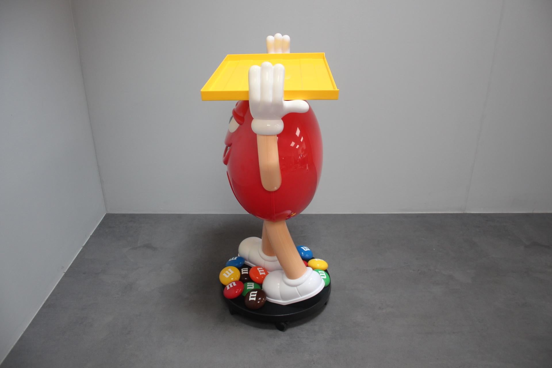 Très rare support en plastique de la mascotte de l'entreprise de bonbons M&M's, années 1990. en vente 1