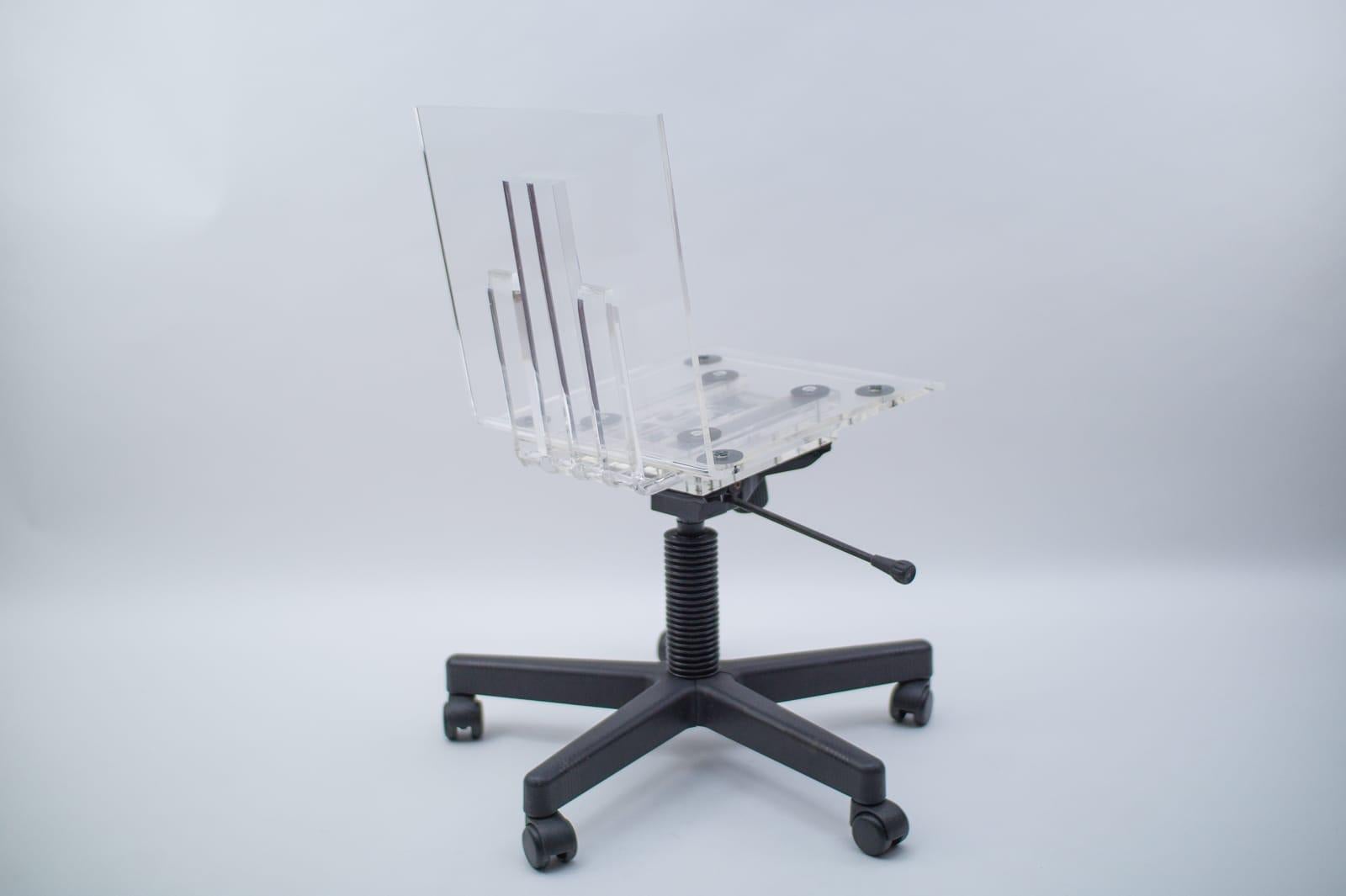 Mid-Century Modern Chaise de bureau en plexiglas très rare, années 1990, Italie en vente