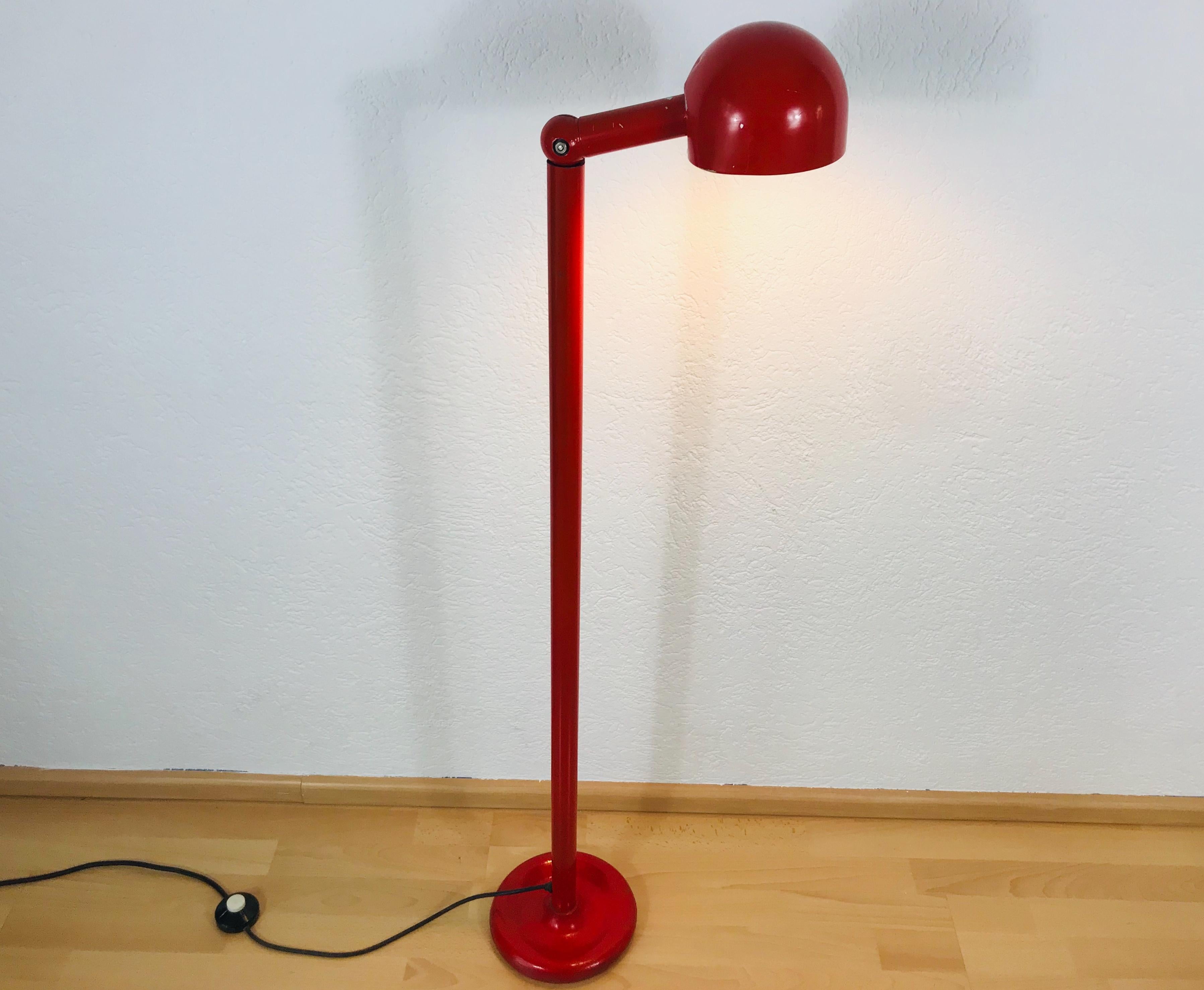 Very Rare Red Metal Floor Lamp by Stilnovo, Italy, 1960s In Good Condition In Hagenbach, DE