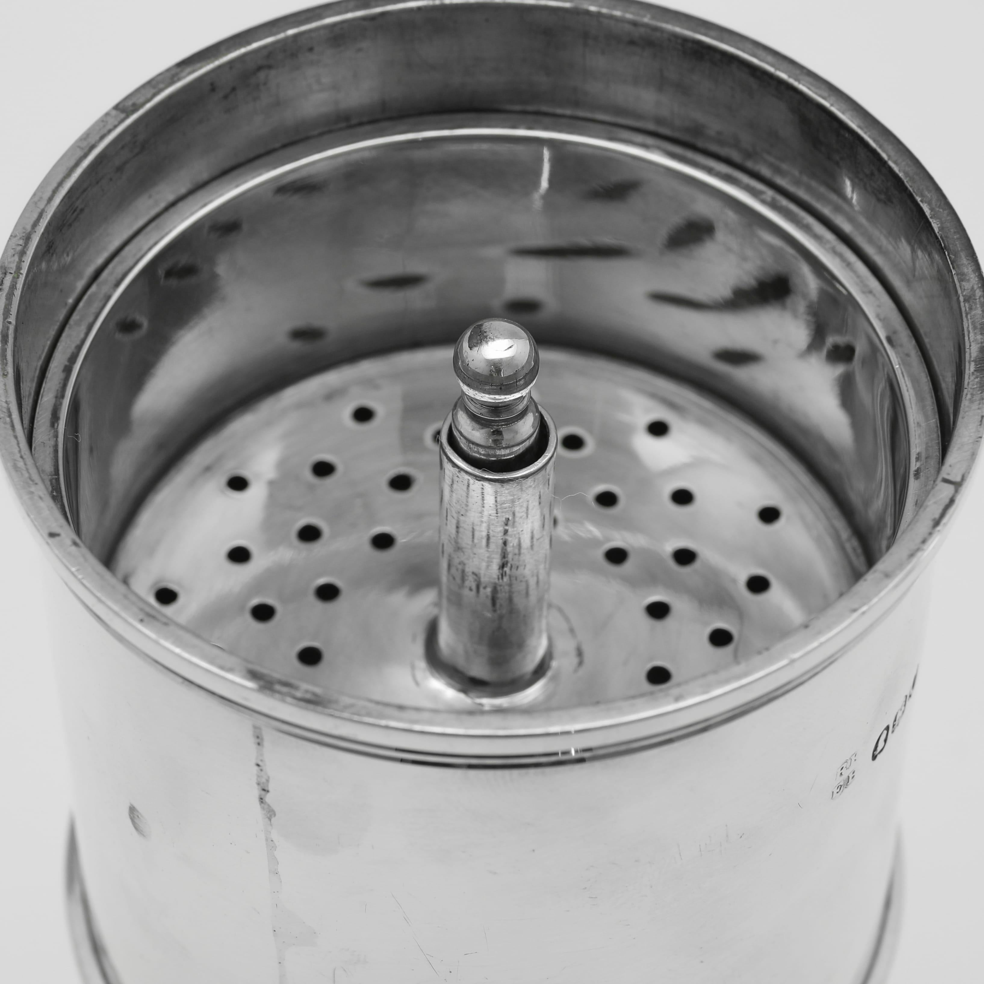 Early 19th Century Very rare Regency period sterling silver cafetière made in London in 1815 For Sale
