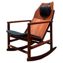 Très rare fauteuil à bascule conçu par Michel Arnoult dans les années 1950 Sao Paulo, Brésil.