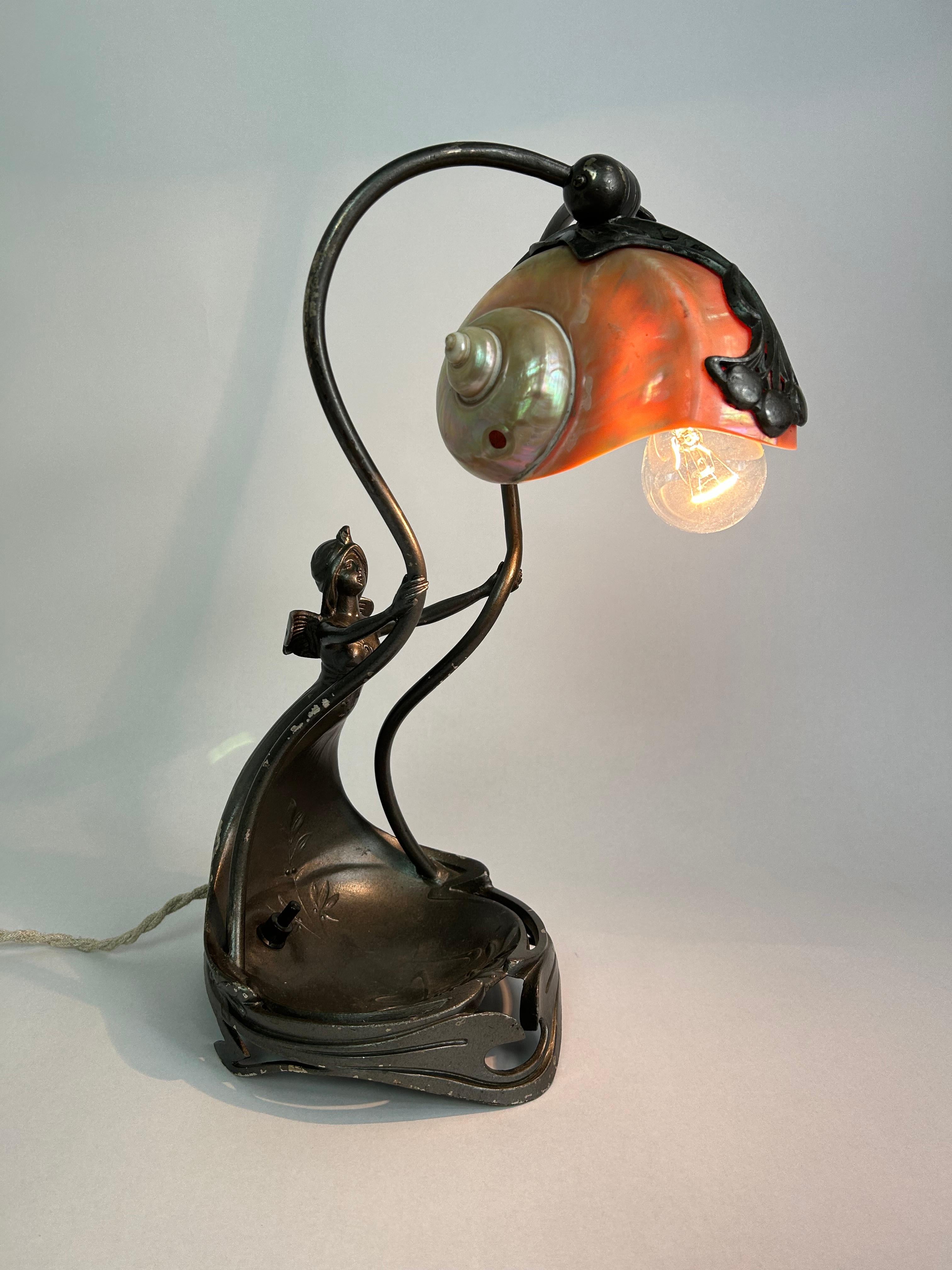 Very rare secession desk lamp Lady holding a shell atr. Gustav Gurschner in very nice original conidtion.