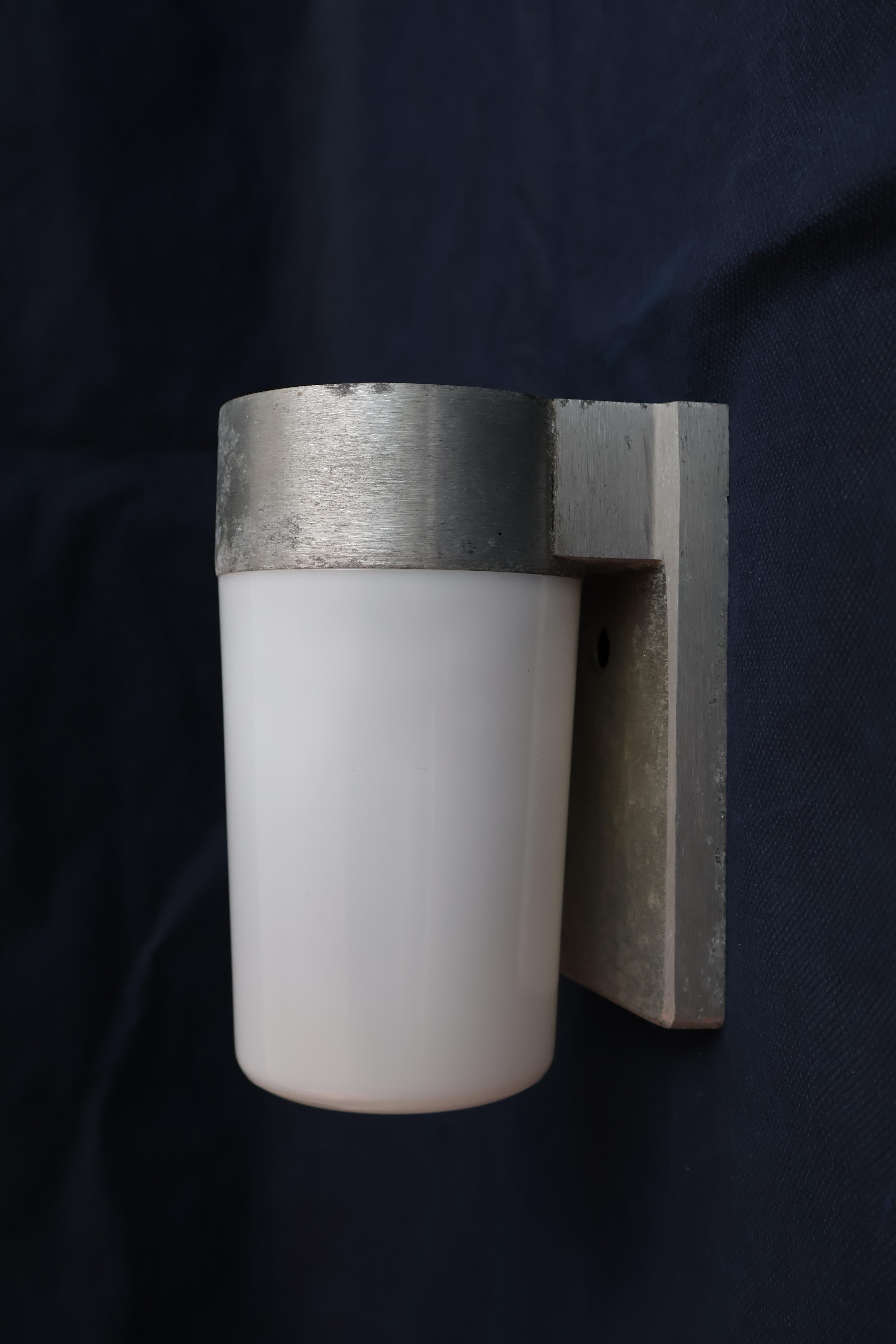 rarísimo juego de seis apliques de exterior/interior de los años 50 diseño de prescolite CA en venta 2