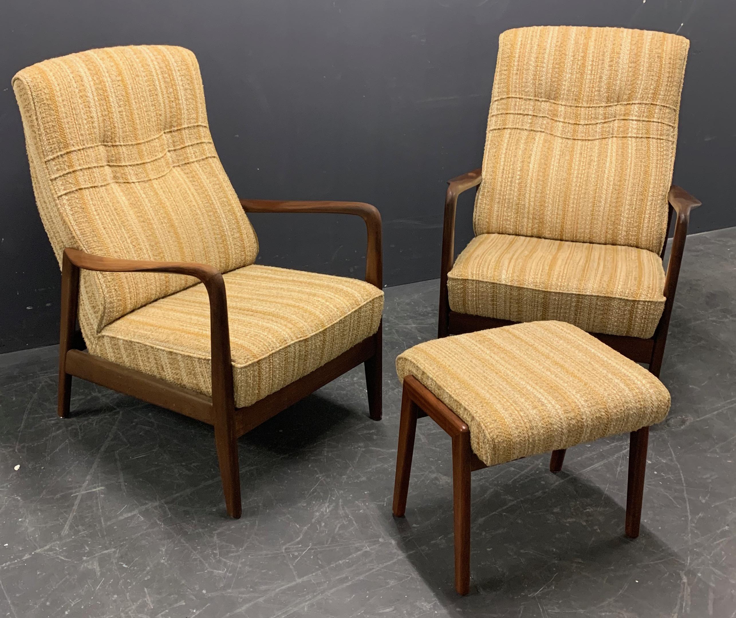 Very Rare Set of Two Lounge Chairs and Stool by Cassina For Sale 3